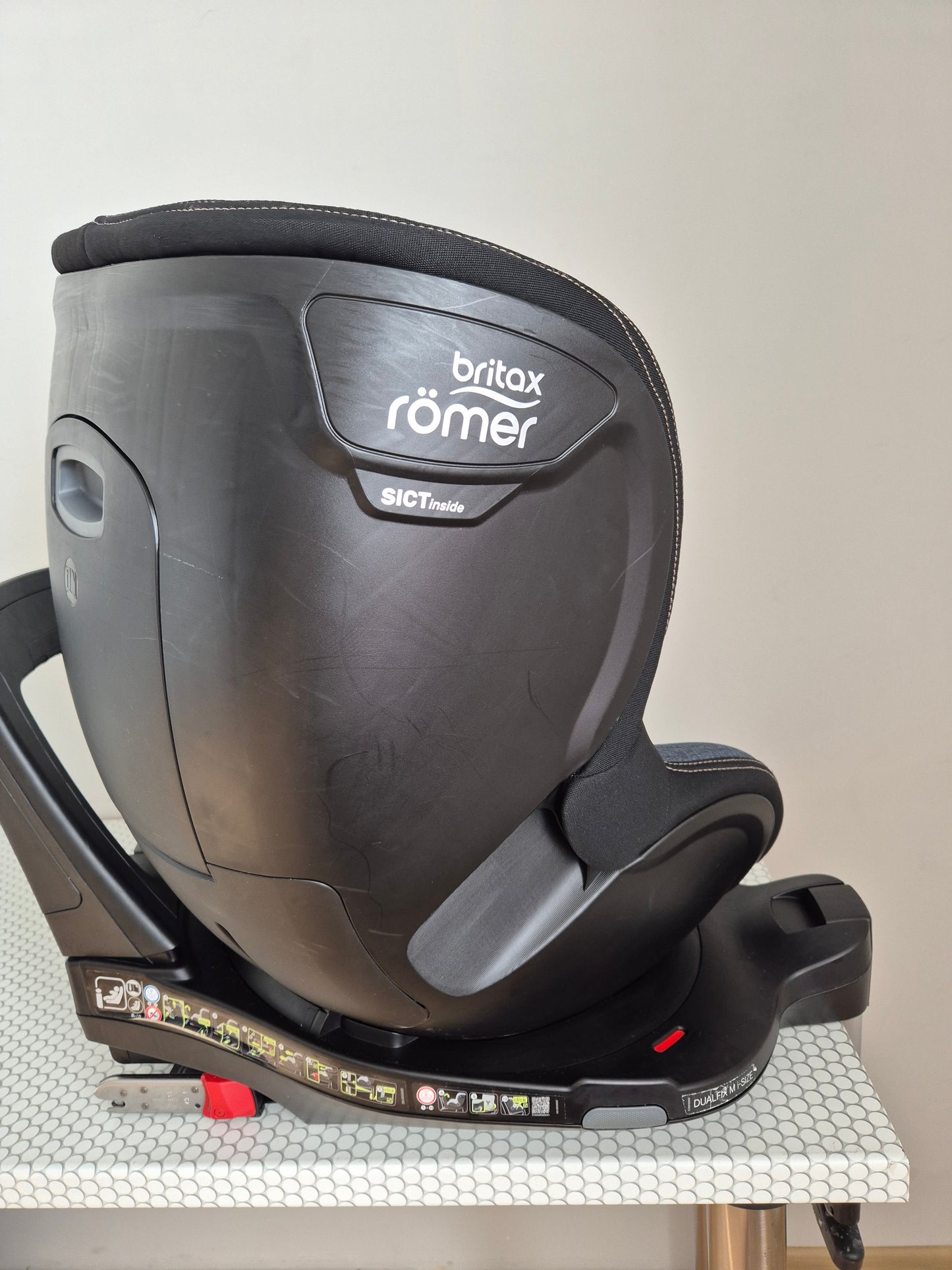 Britax Romer DualFix M i-Size 0-18kg