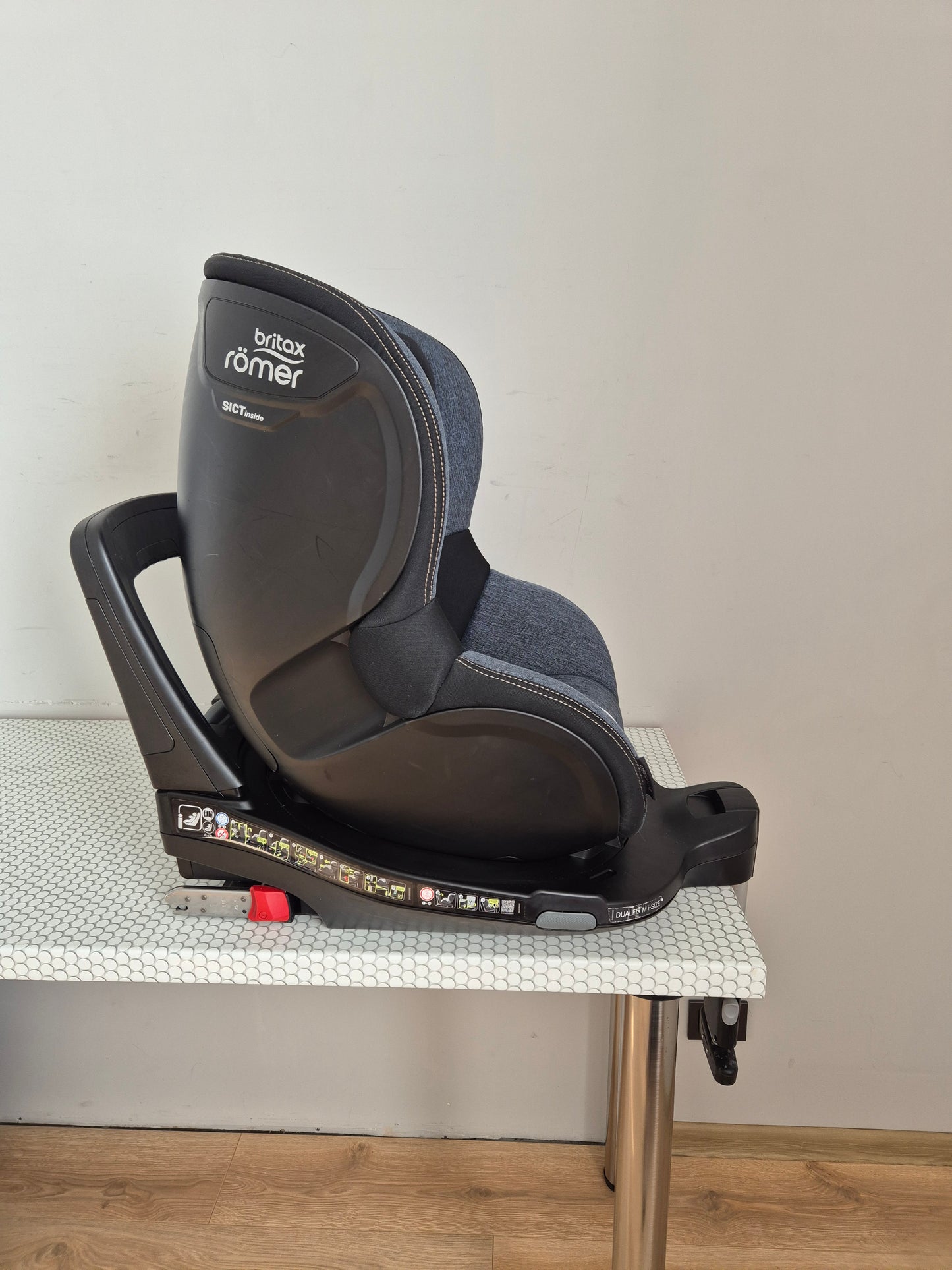 Britax Romer DualFix M i-Size 0-18kg