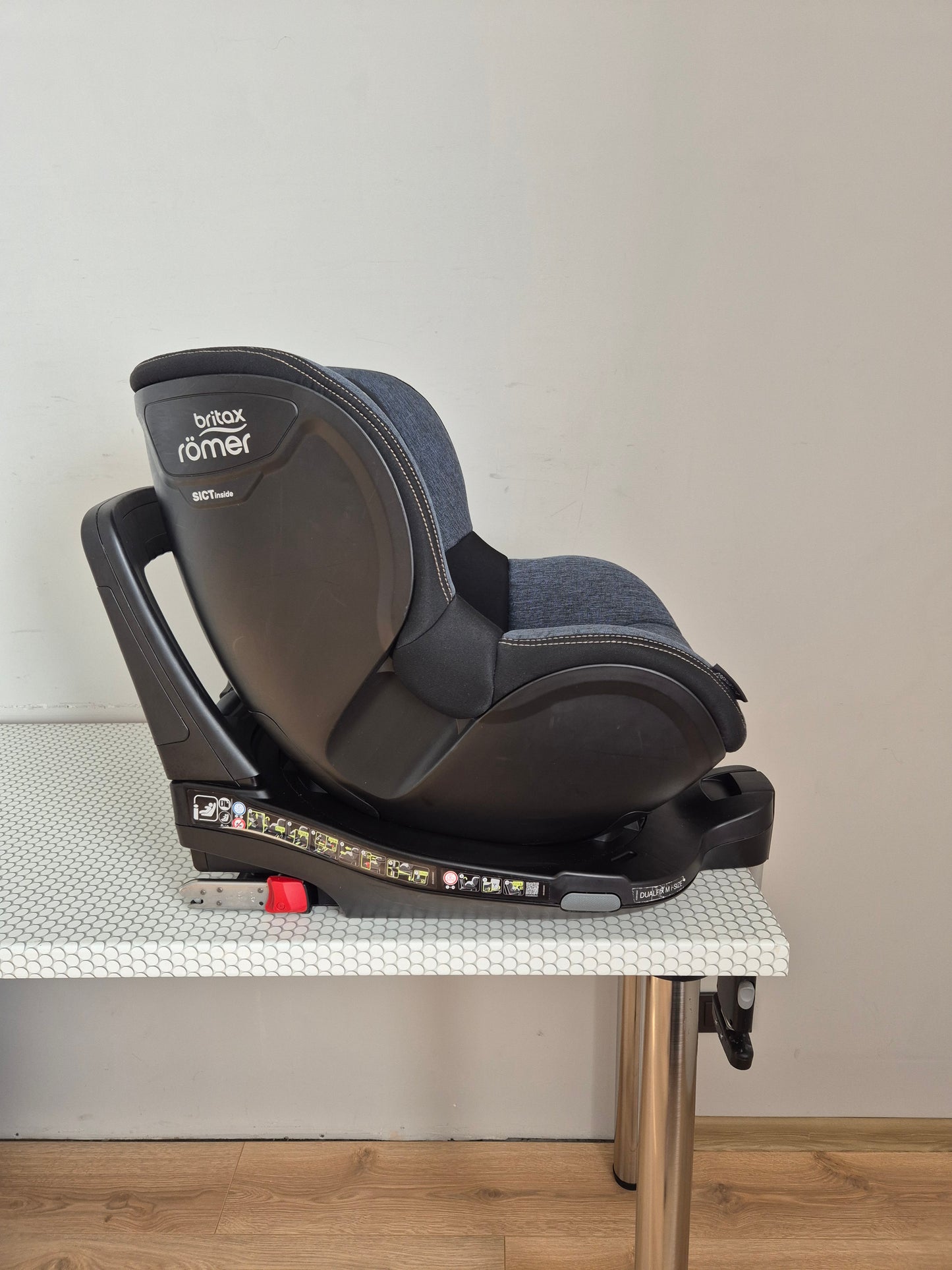 Britax Romer DualFix M i-Size 0-18kg