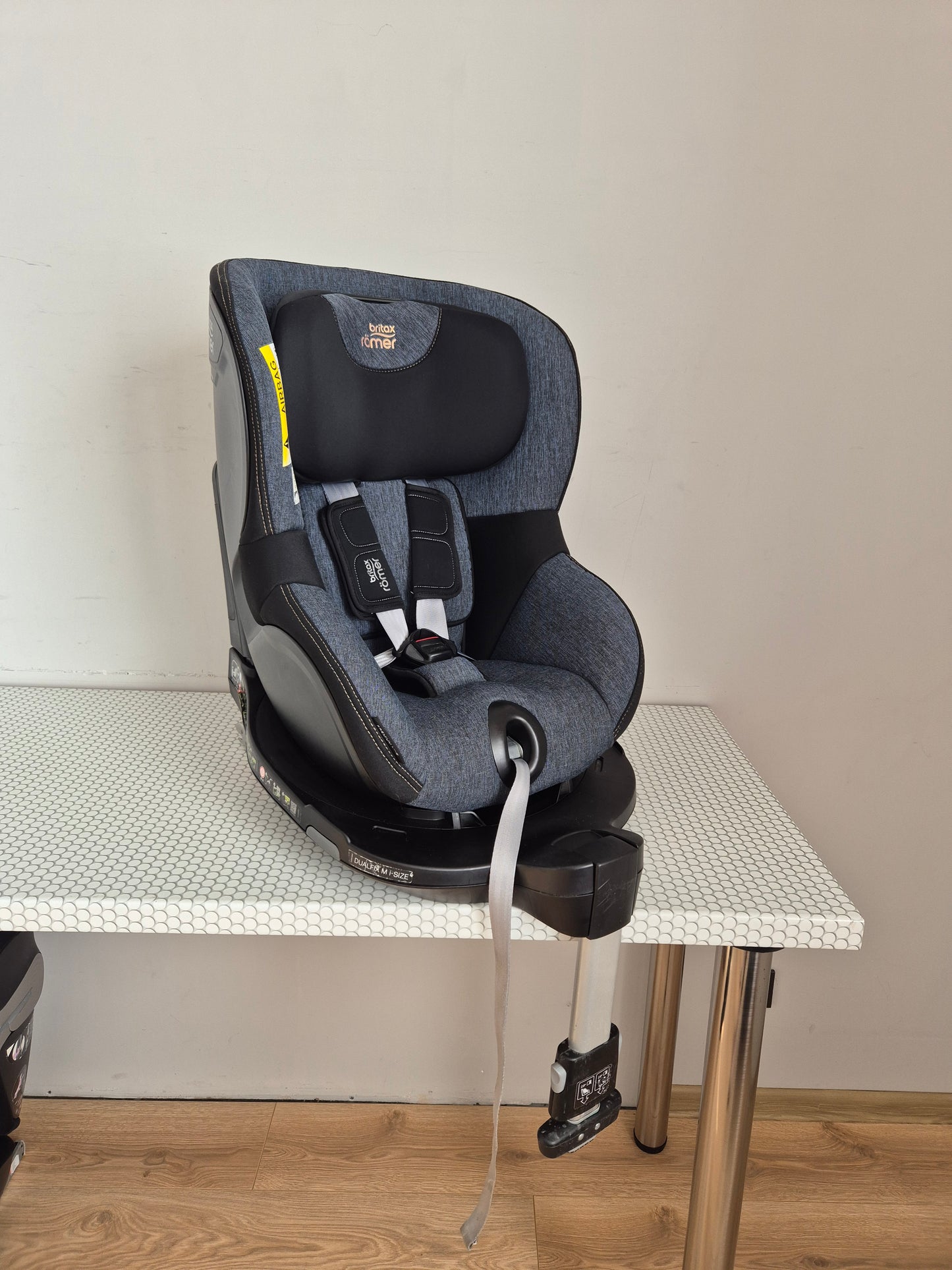 Britax Romer DualFix M i-Size 0-18kg