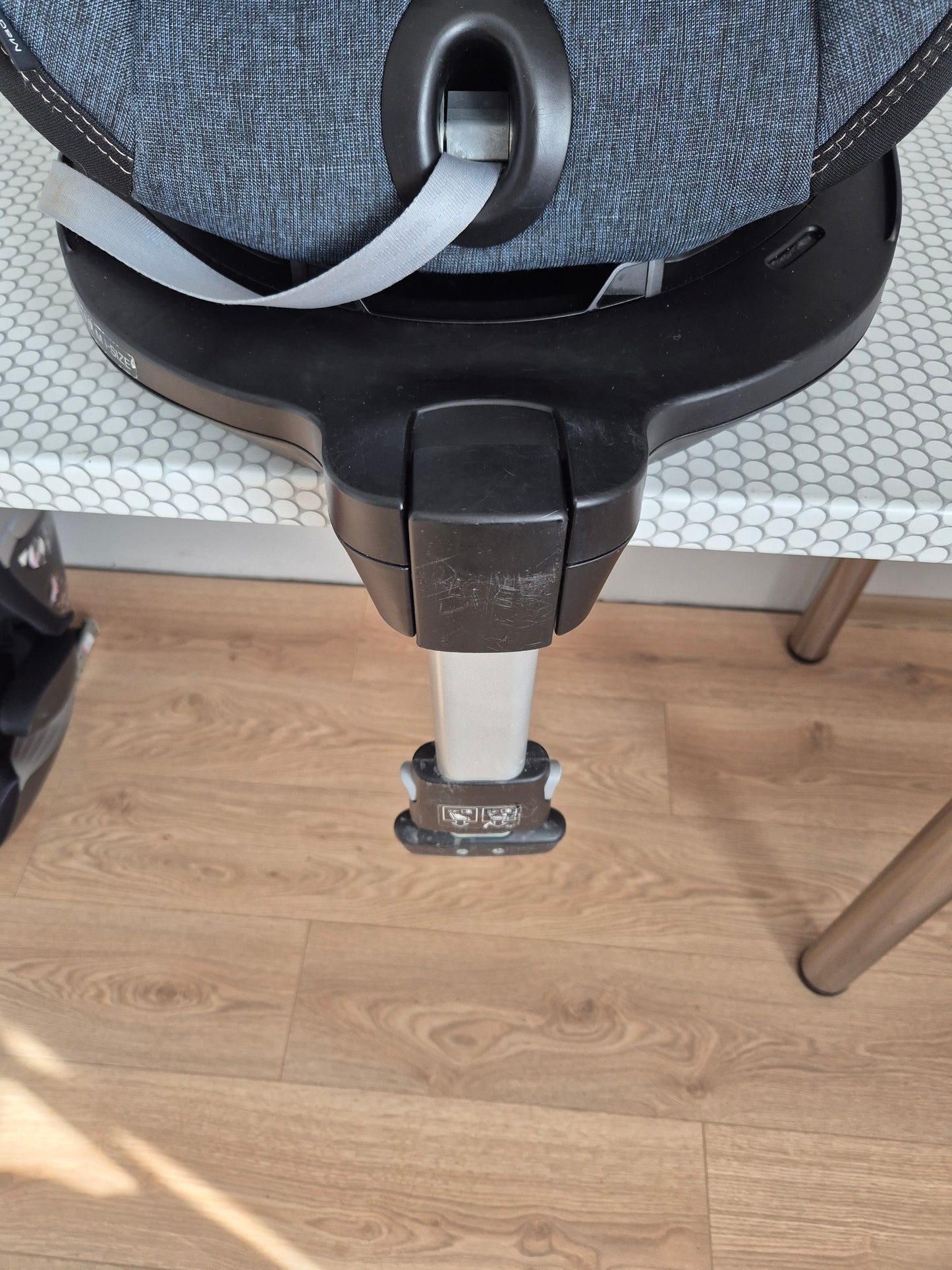 Britax Romer DualFix M i-Size 0-18kg
