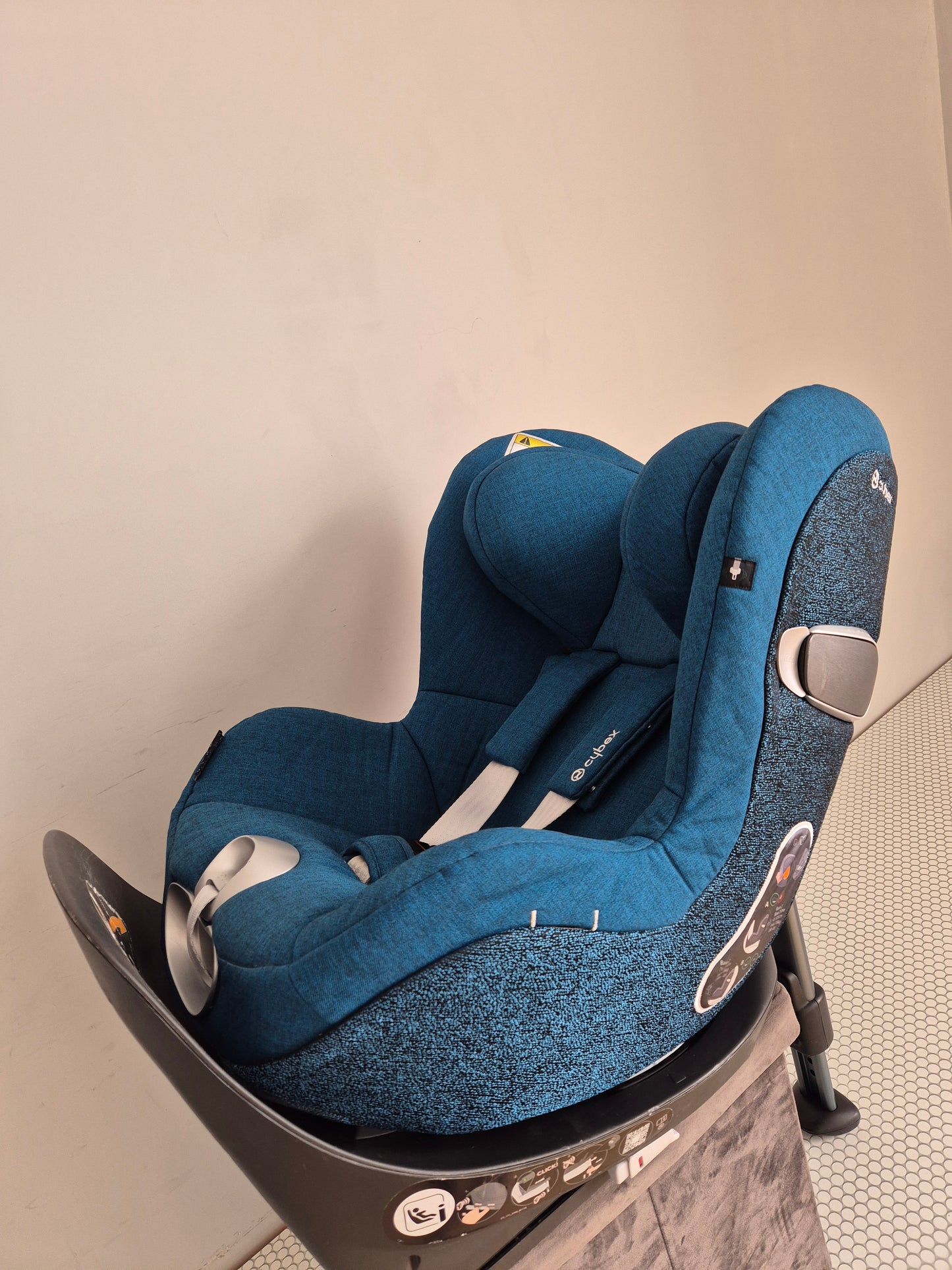 Cybex Sirona Z Plus i-Size 0-18kg. su Base Z IsoFix baze.