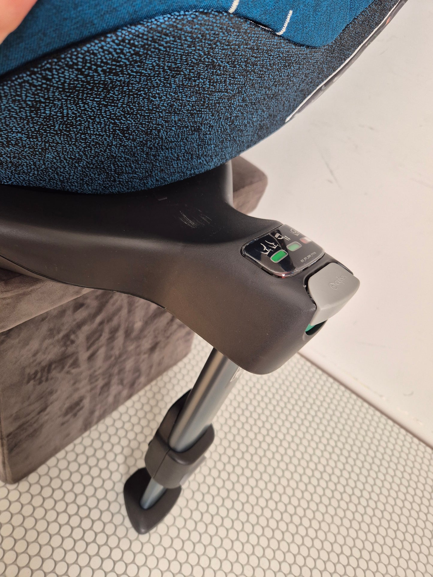 Cybex Sirona Z Plus i-Size 0-18kg. su Base Z IsoFix baze.