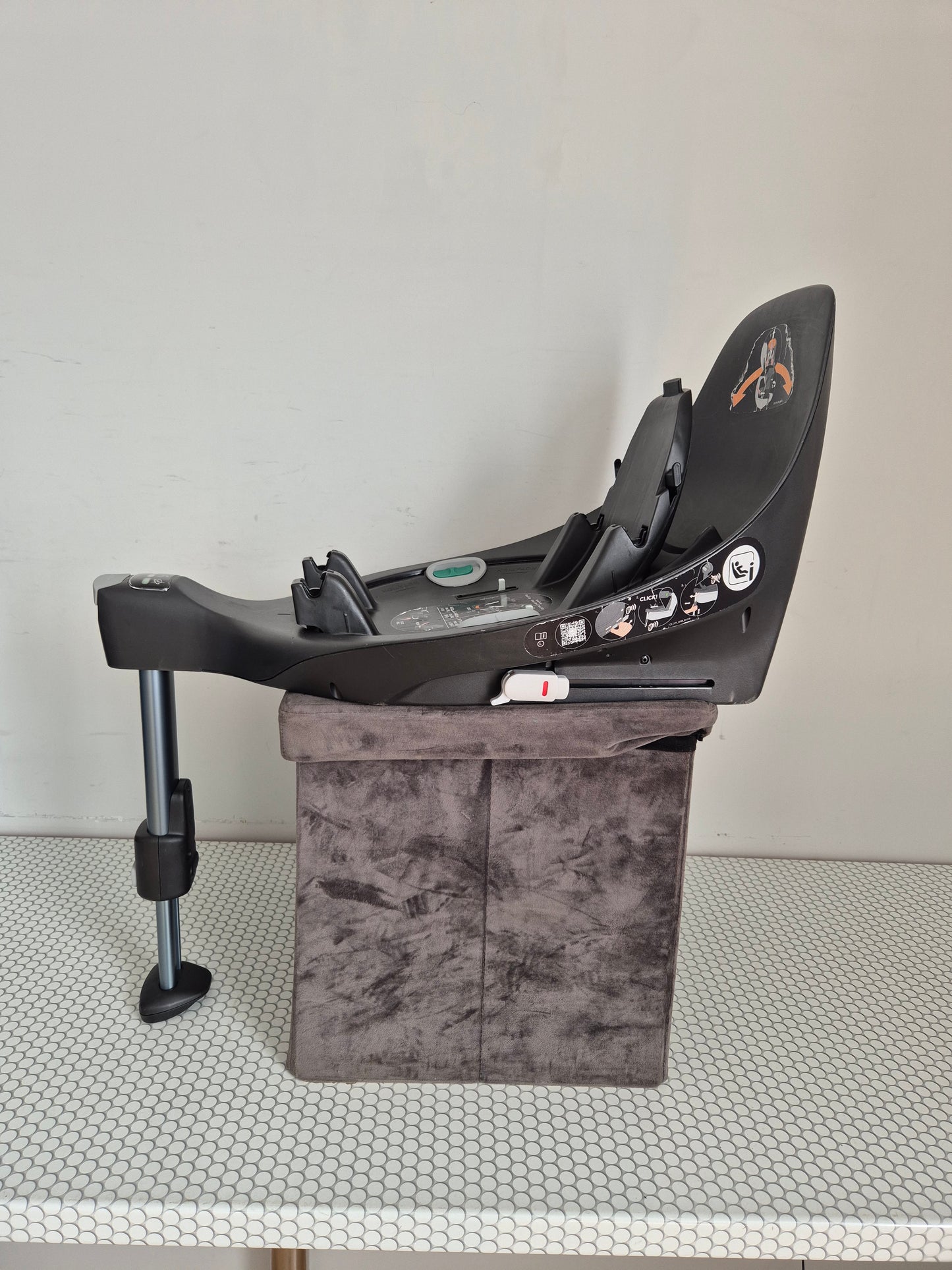 Cybex Sirona Z Plus i-Size 0-18kg. su Base Z IsoFix baze.