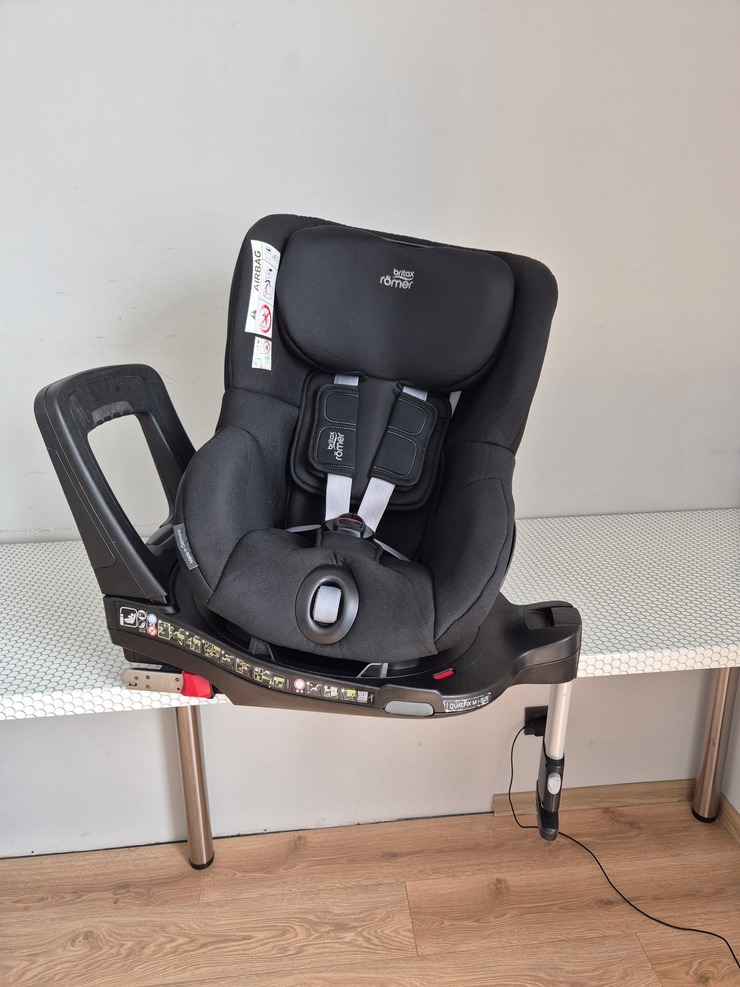 Britax Romer DualFix M i-Size 0-18kg.