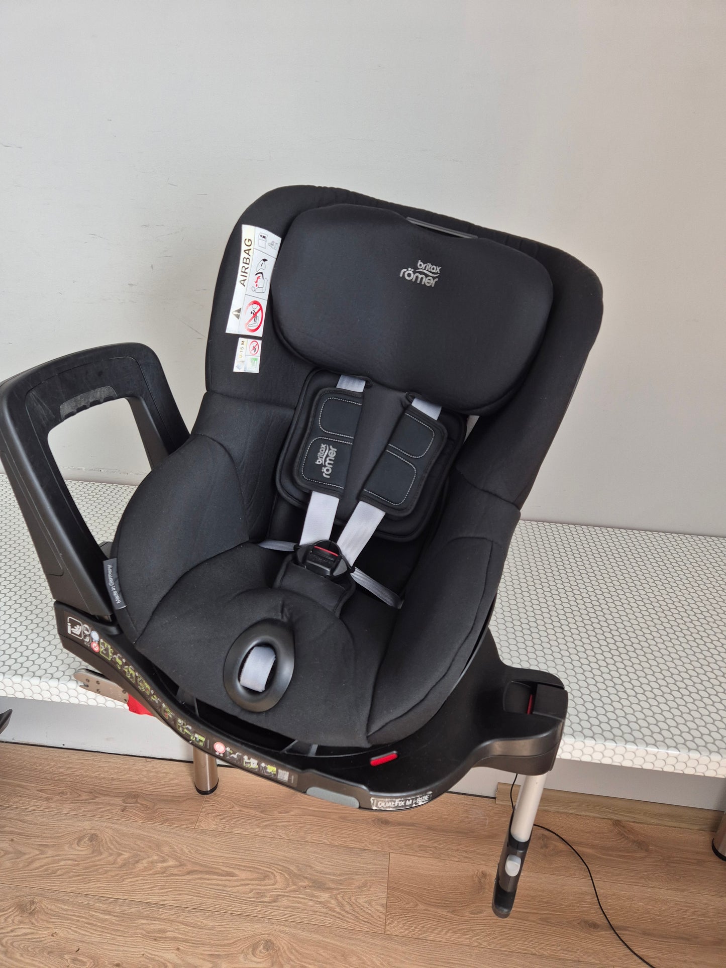 Britax Romer DualFix M i-Size 0-18kg.