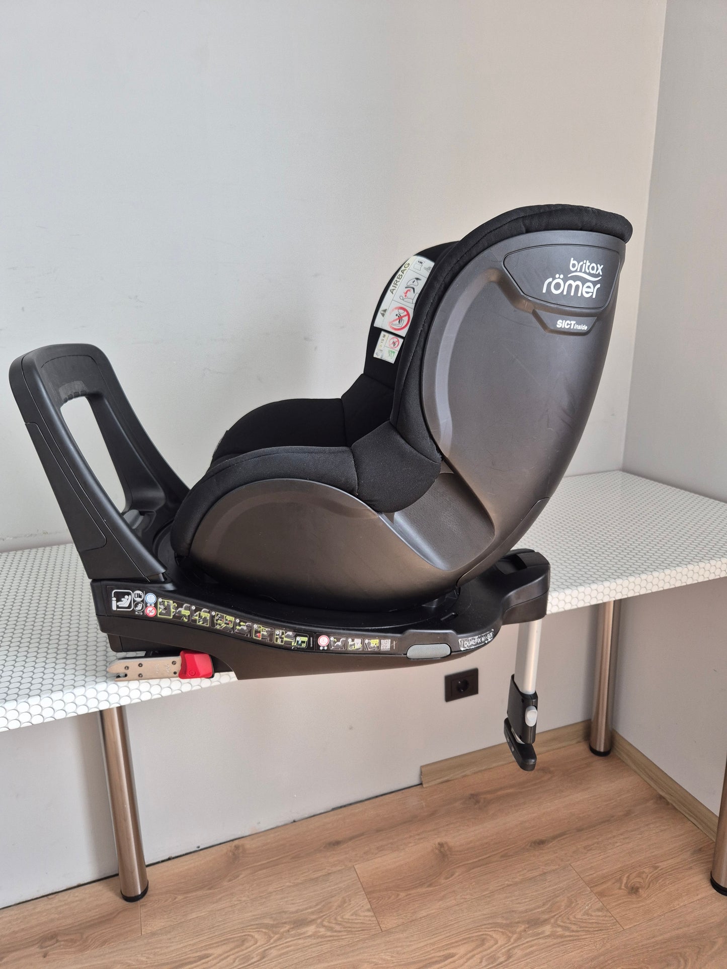 Britax Romer DualFix M i-Size 0-18kg.