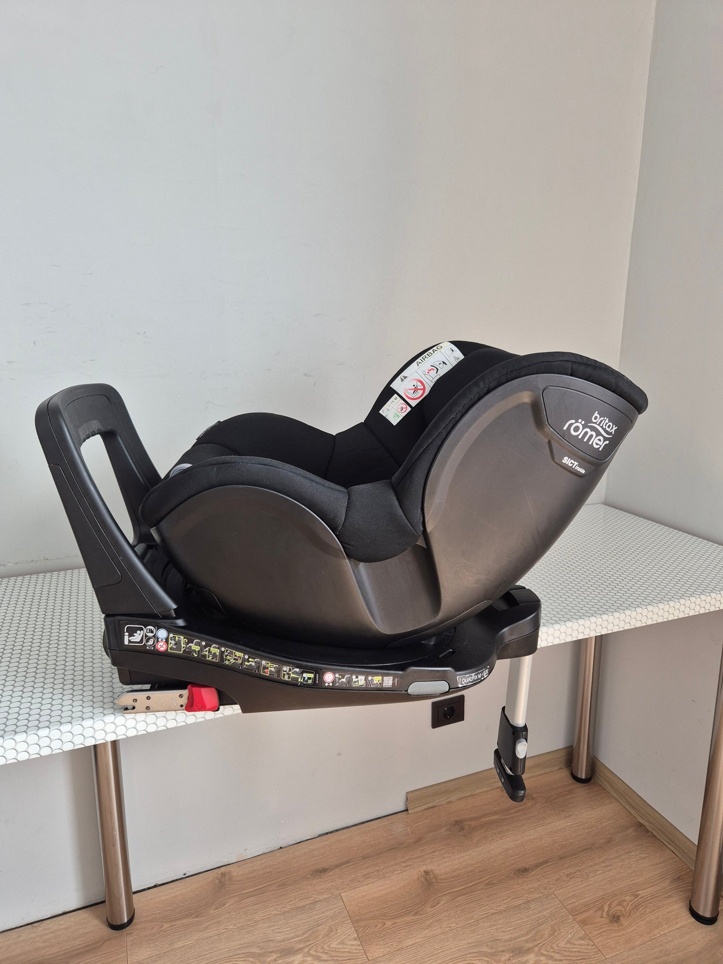 Britax Romer DualFix M i-Size 0-18kg.