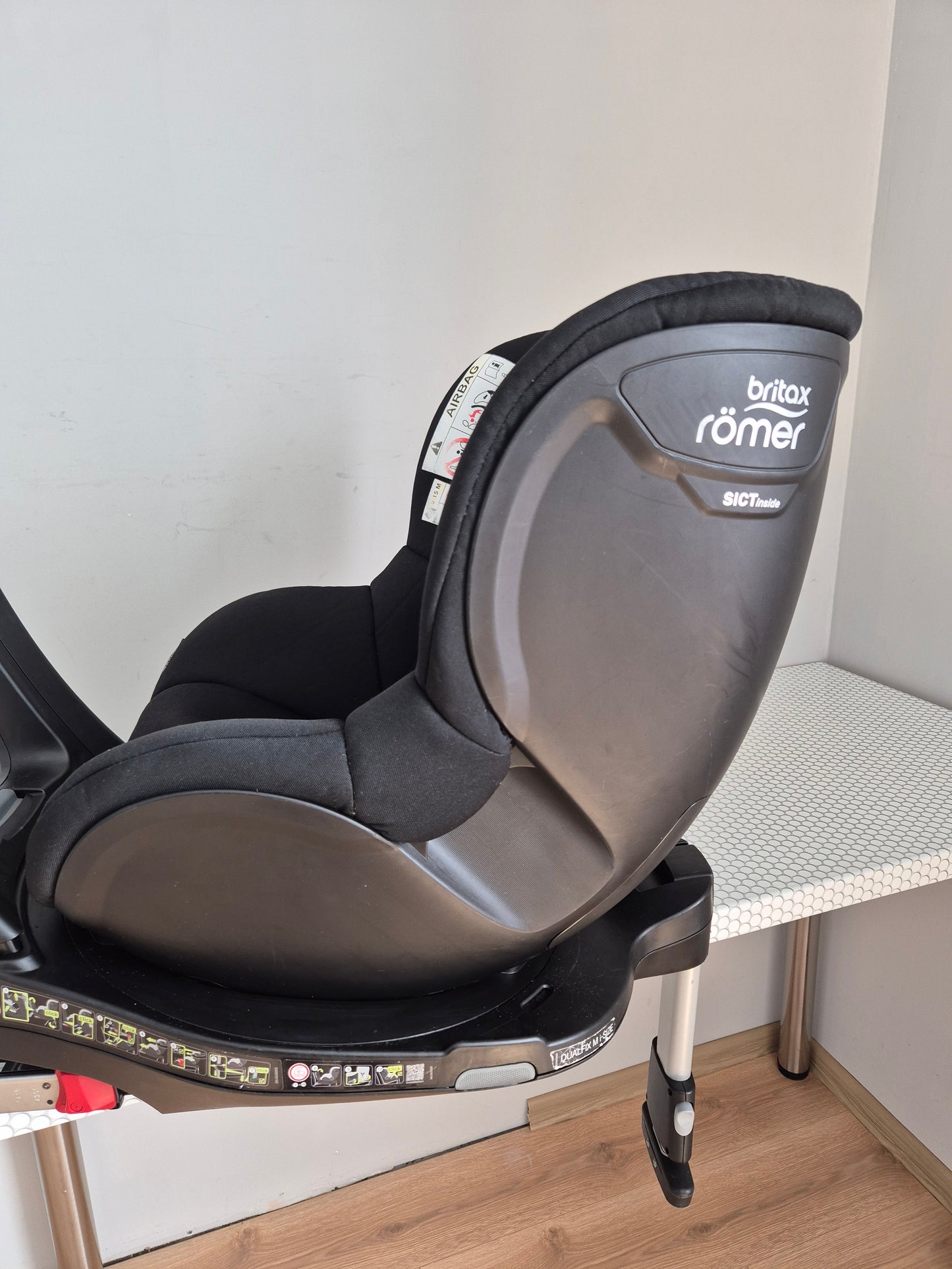 Britax Romer DualFix M i-Size 0-18kg.