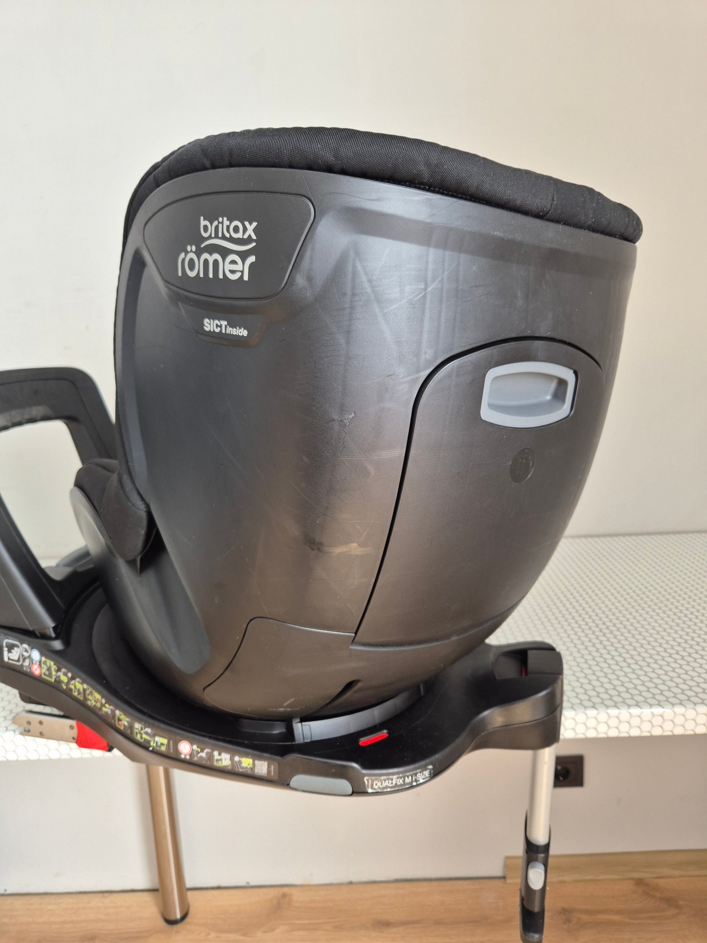 Britax Romer DualFix M i-Size 0-18kg.