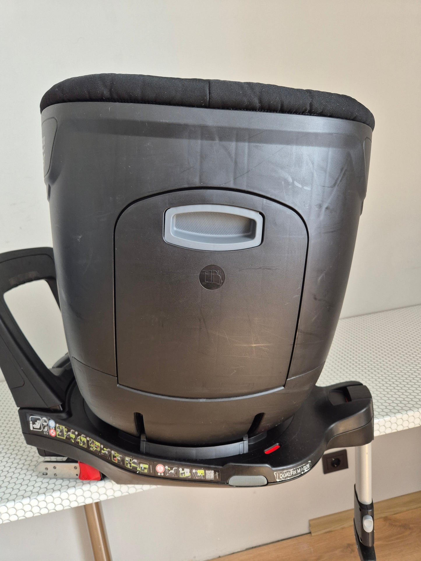 Britax Romer DualFix M i-Size 0-18kg.
