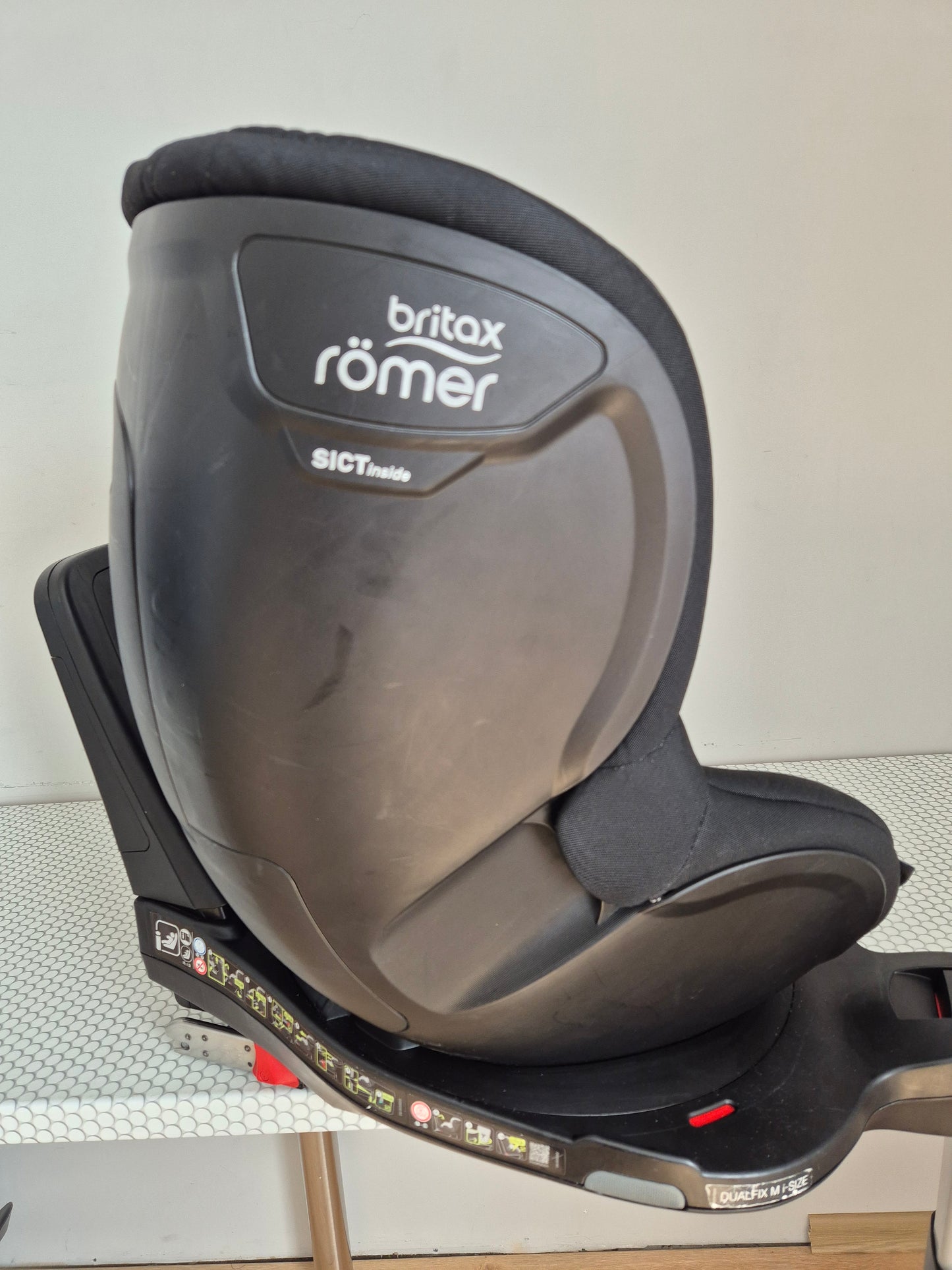 Britax Romer DualFix M i-Size 0-18kg.