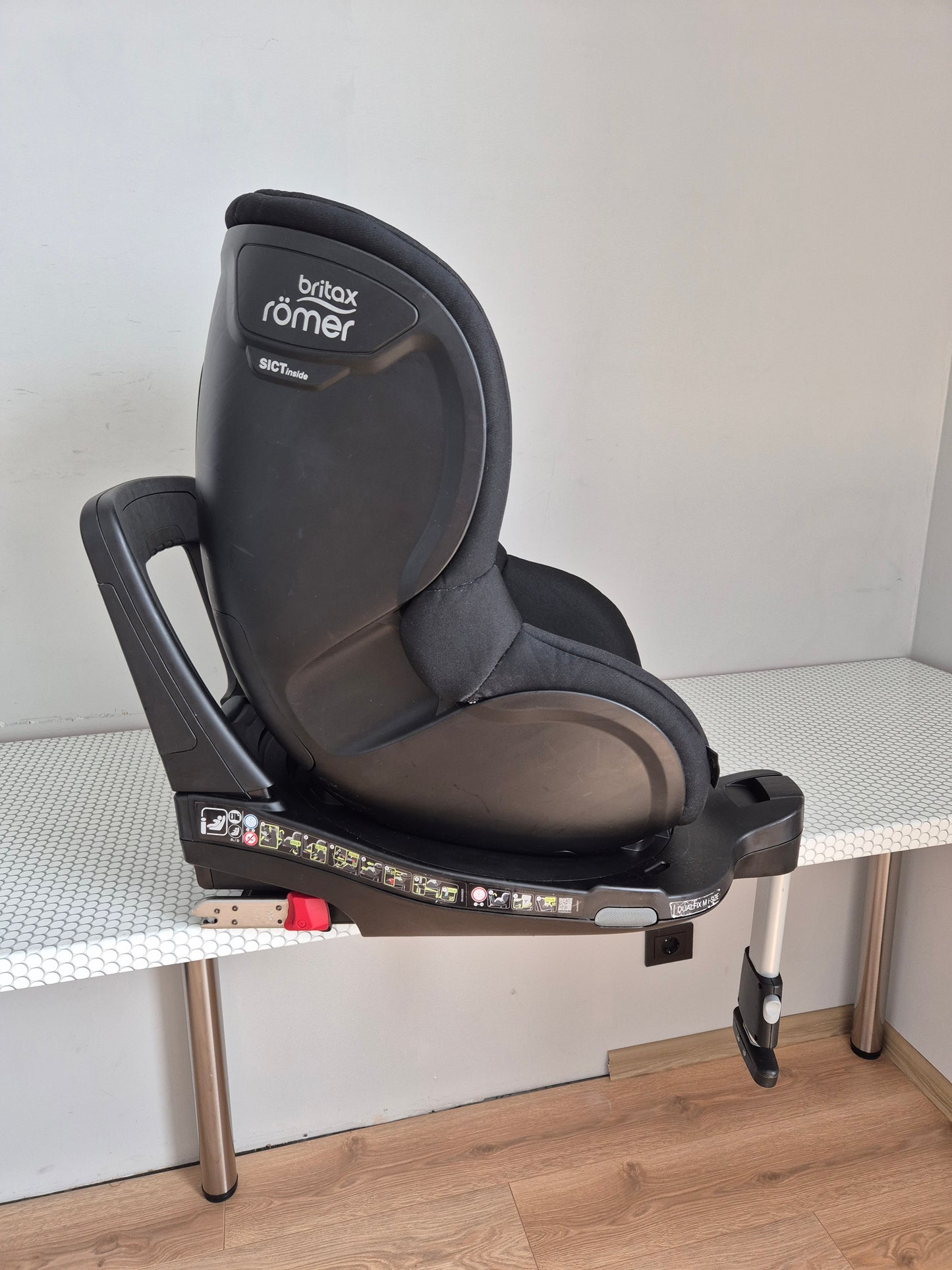 Britax Romer DualFix M i-Size 0-18kg.