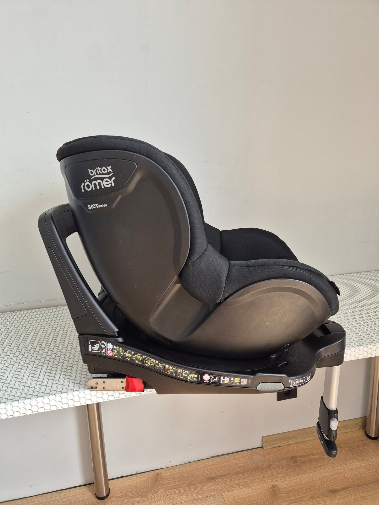 Britax Romer DualFix M i-Size 0-18kg.