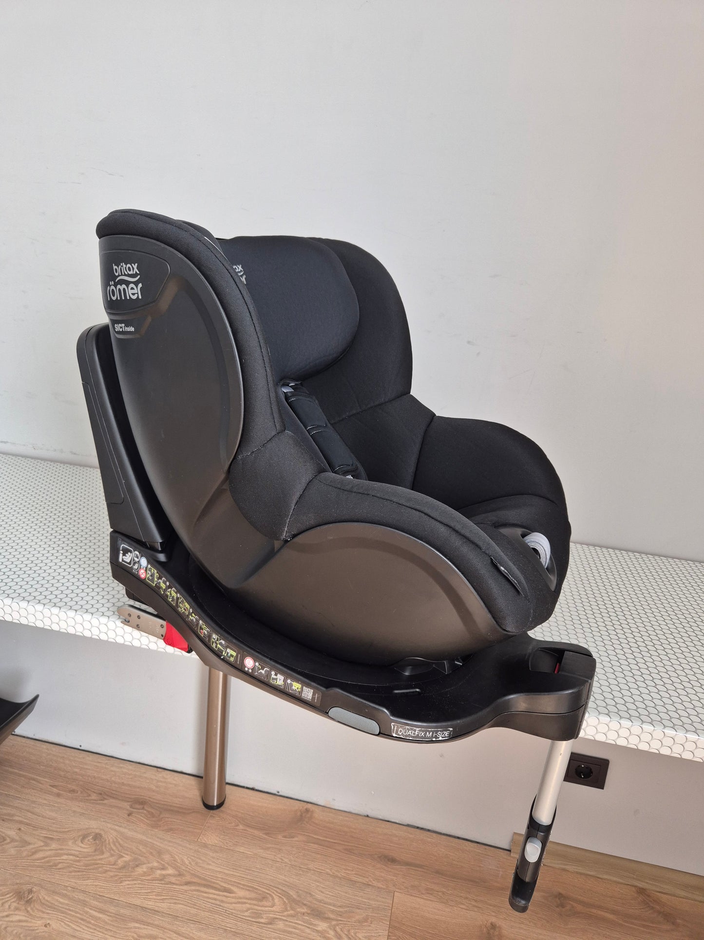 Britax Romer DualFix M i-Size 0-18kg.