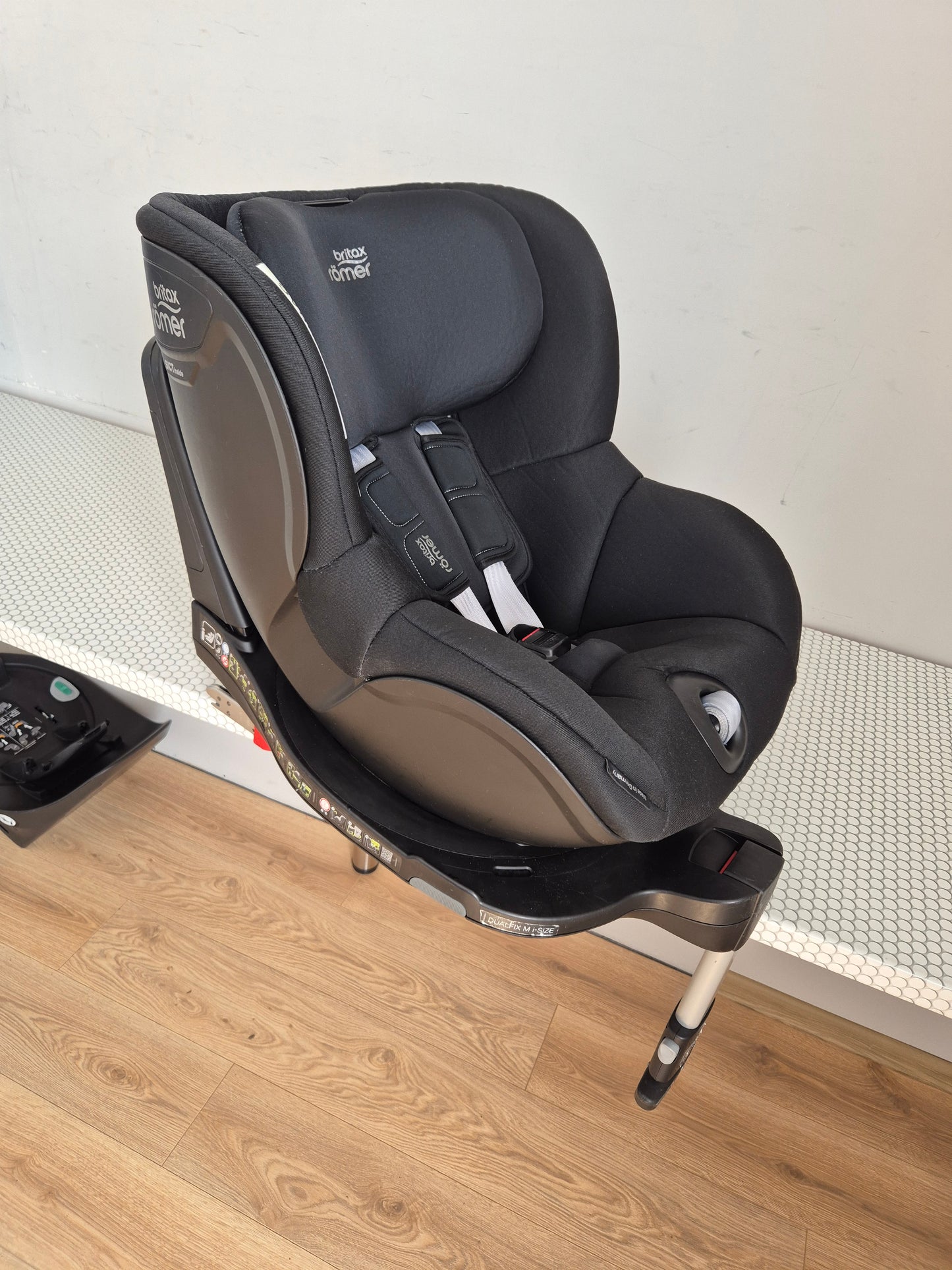 Britax Romer DualFix M i-Size 0-18kg.