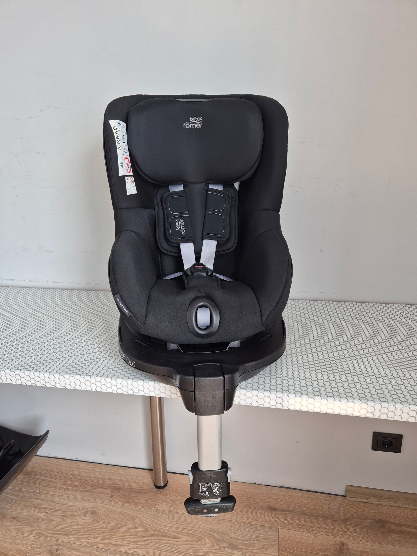Britax Romer DualFix M i-Size 0-18kg.