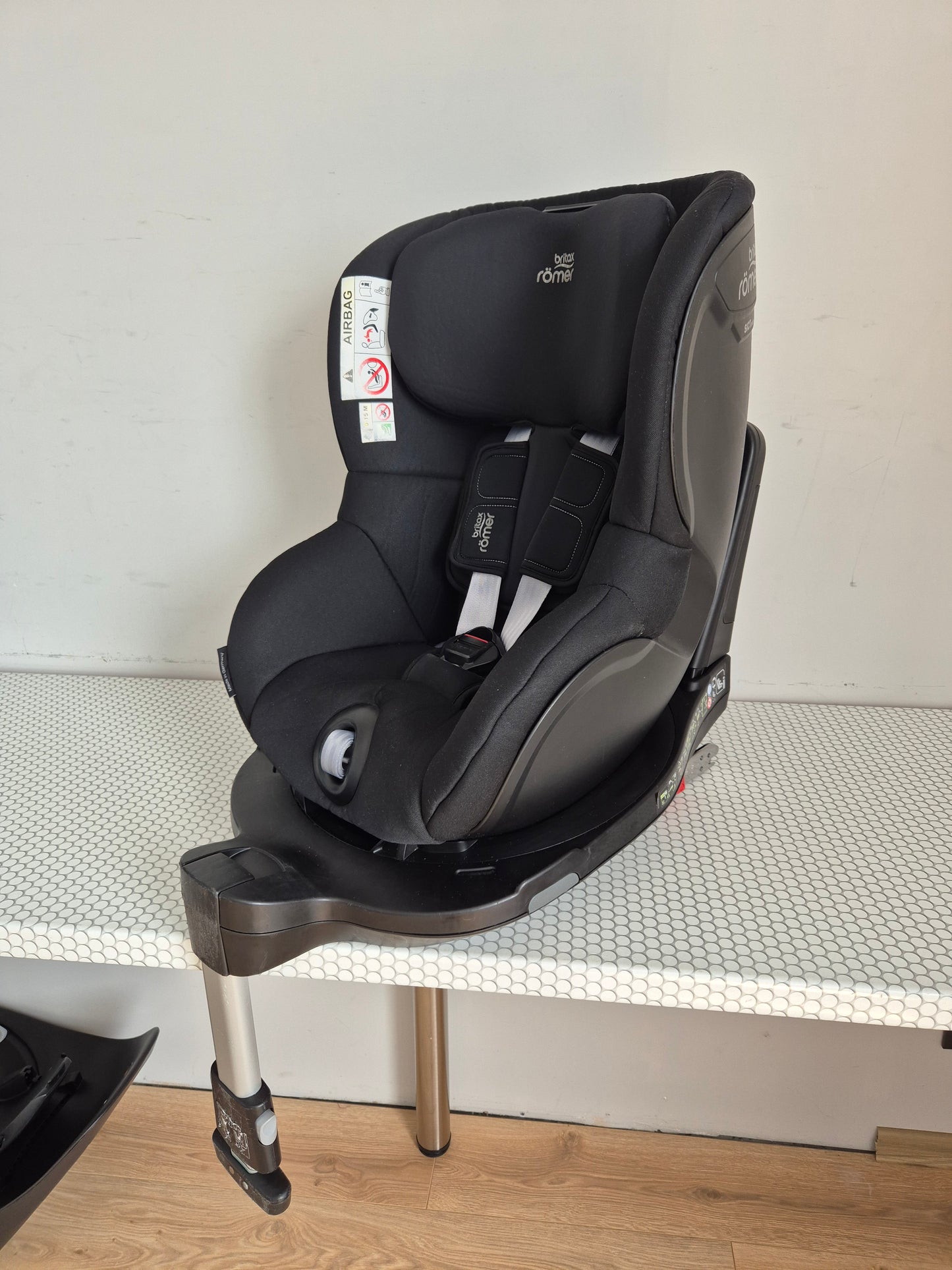 Britax Romer DualFix M i-Size 0-18kg.