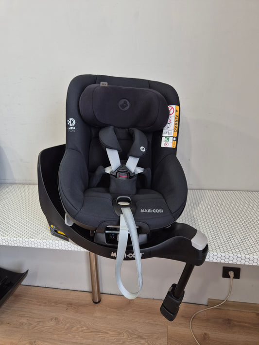 Maxi Cosi Pearl 360 i-Size 61–105cm. su FamilyFix360 baze.
