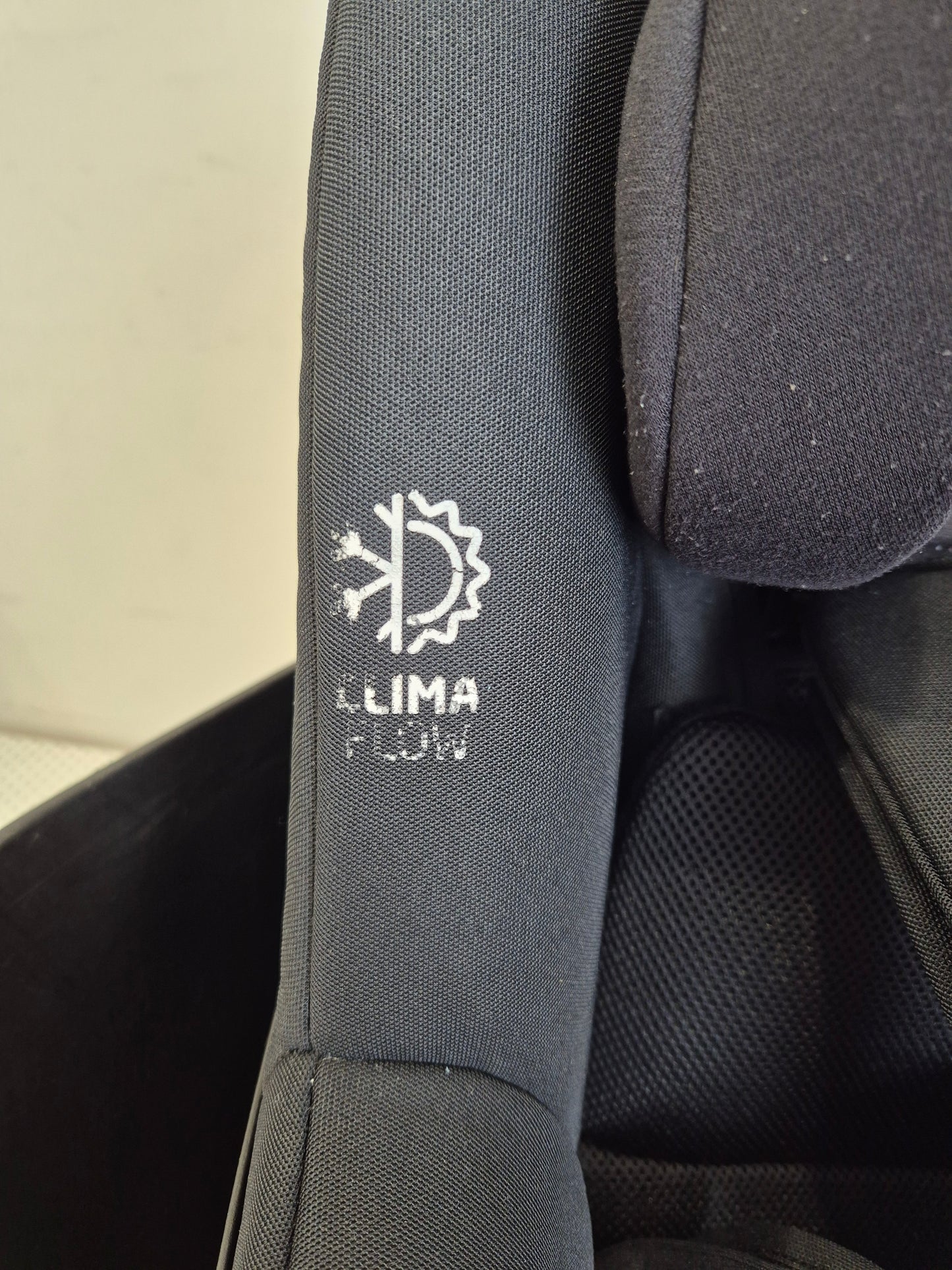 Maxi Cosi Pearl 360 i-Size 61–105cm. su FamilyFix360 baze.