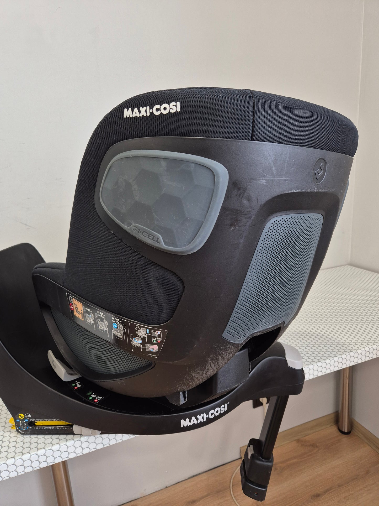 Maxi Cosi Pearl 360 i-Size 61–105cm. su FamilyFix360 baze.