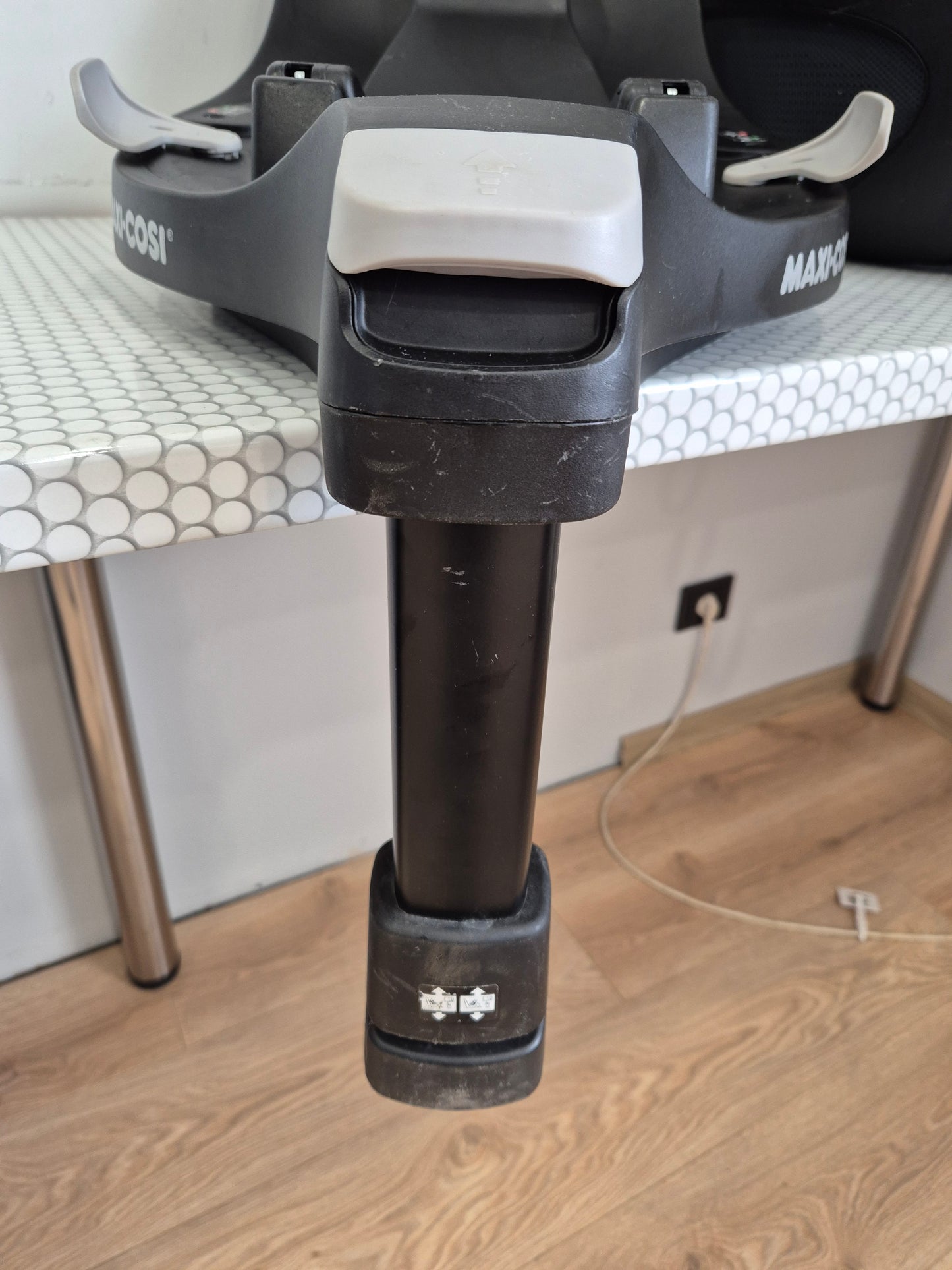 Maxi Cosi Pearl 360 i-Size 61–105cm. su FamilyFix360 baze.