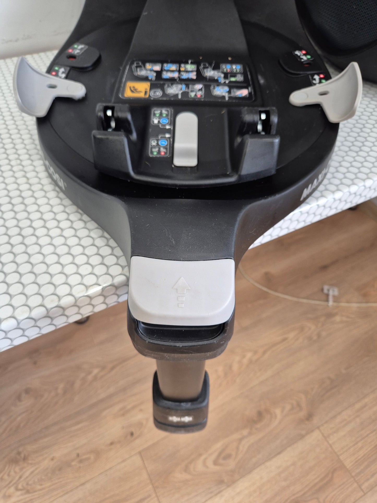 Maxi Cosi Pearl 360 i-Size 61–105cm. su FamilyFix360 baze.