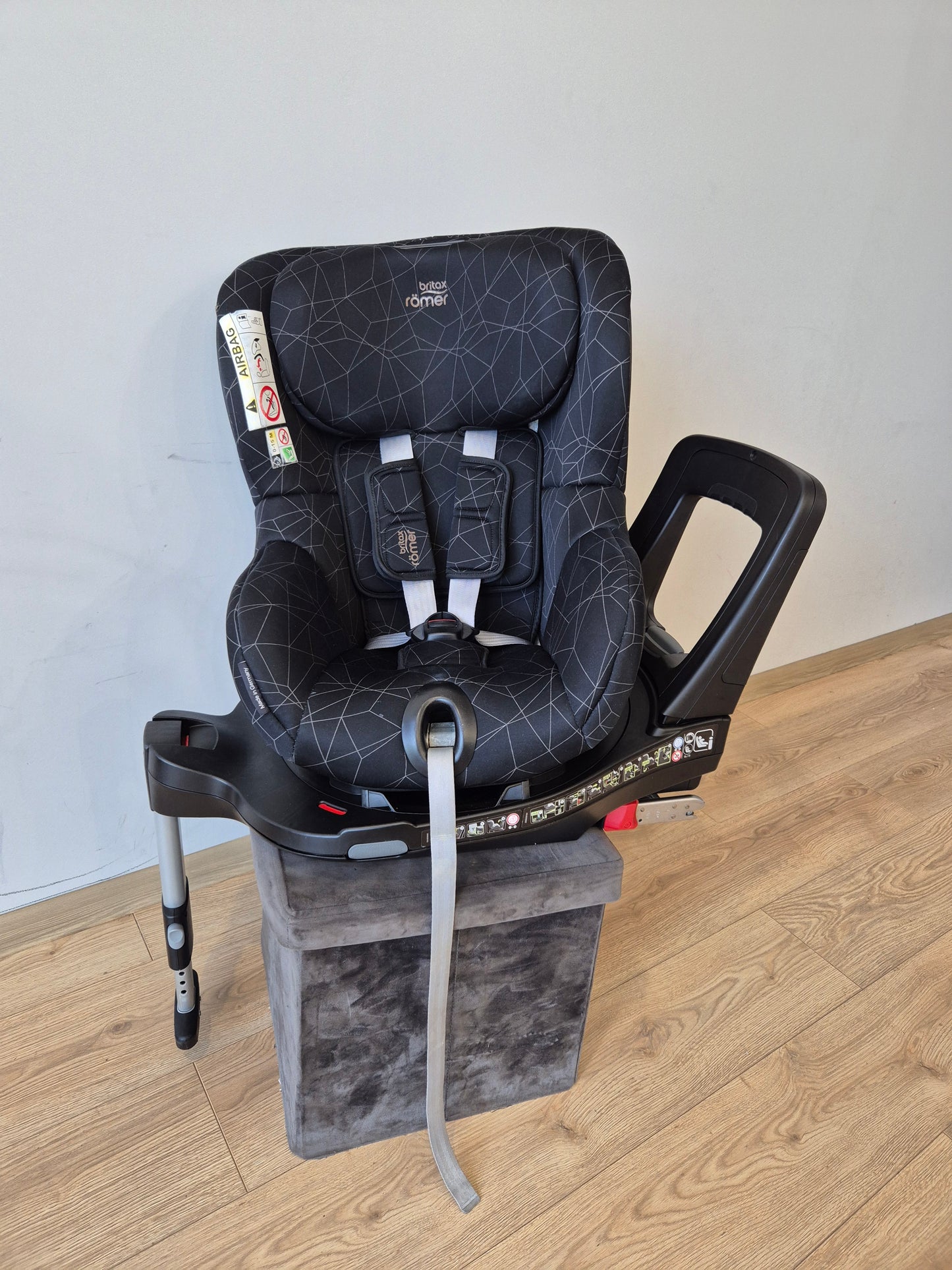 Britax Romer DualFix M i-Size 0-18kg.