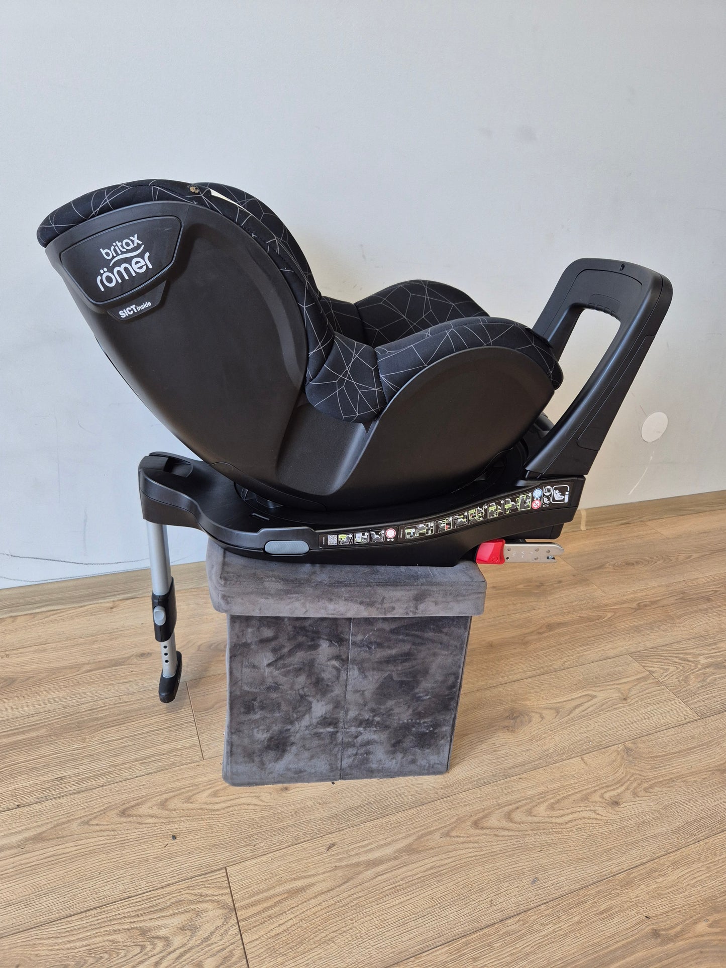 Britax Romer DualFix M i-Size 0-18kg.