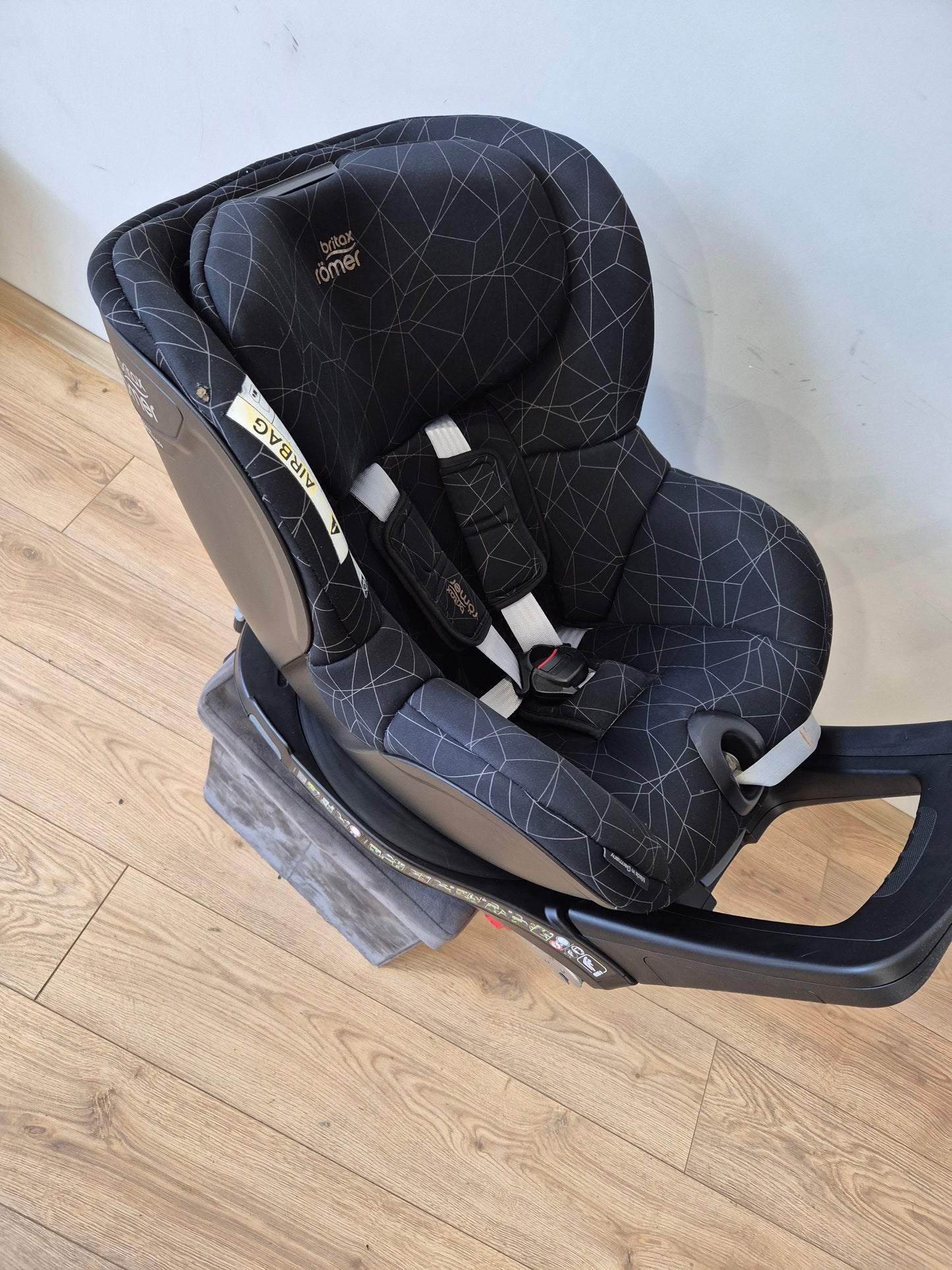 Britax Romer DualFix M i-Size 0-18kg.