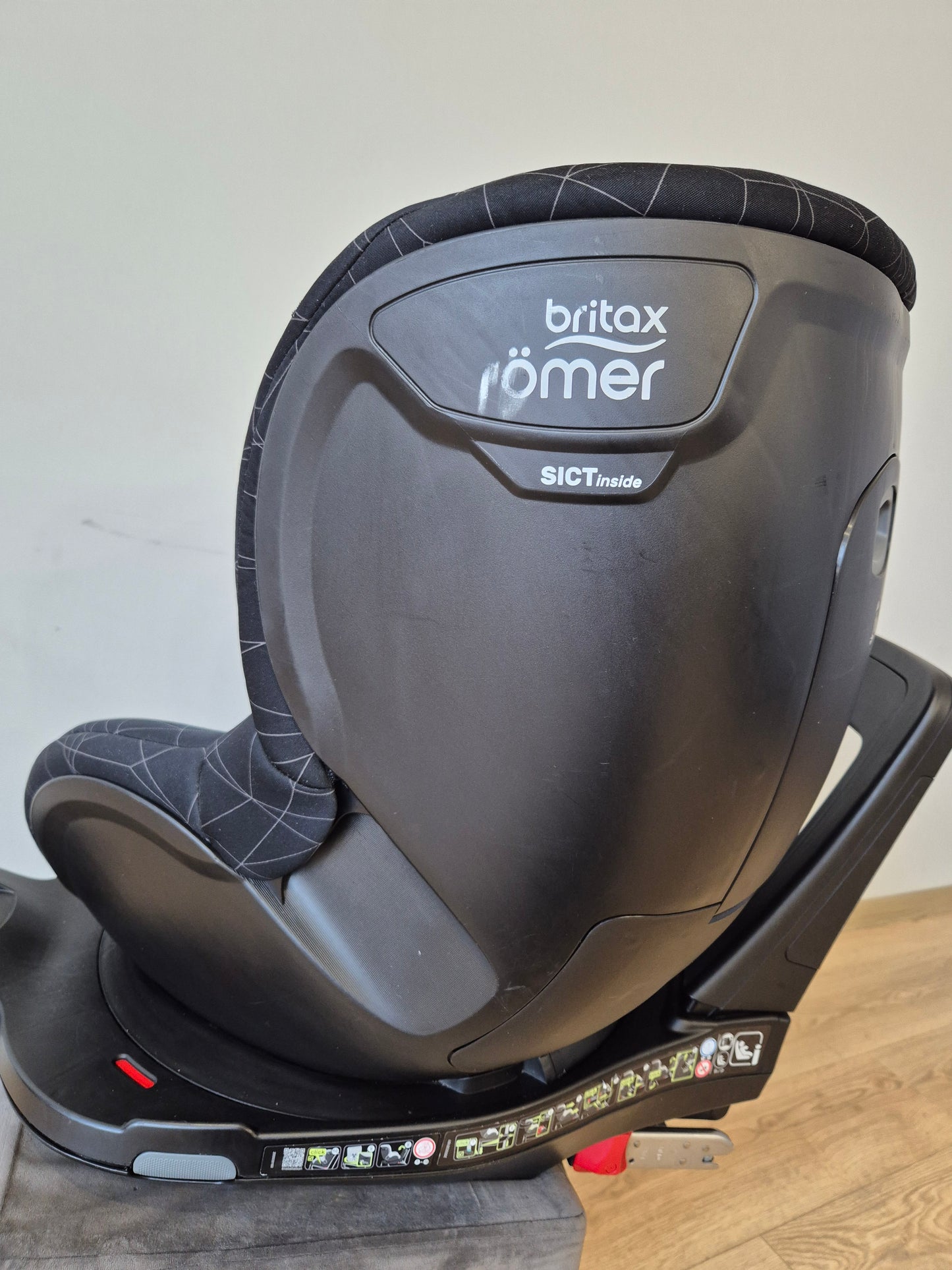Britax Romer DualFix M i-Size 0-18kg.