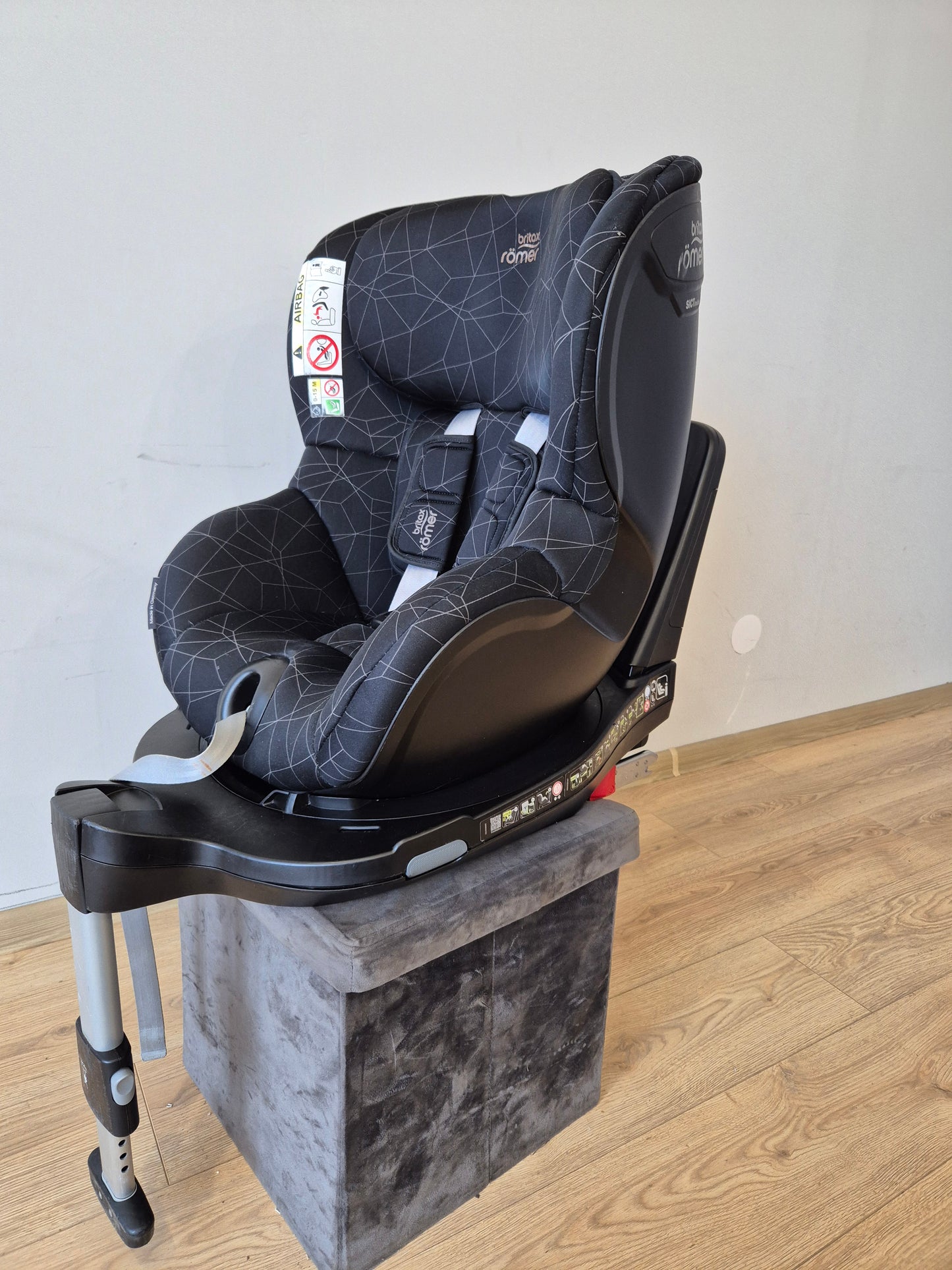 Britax Romer DualFix M i-Size 0-18kg.