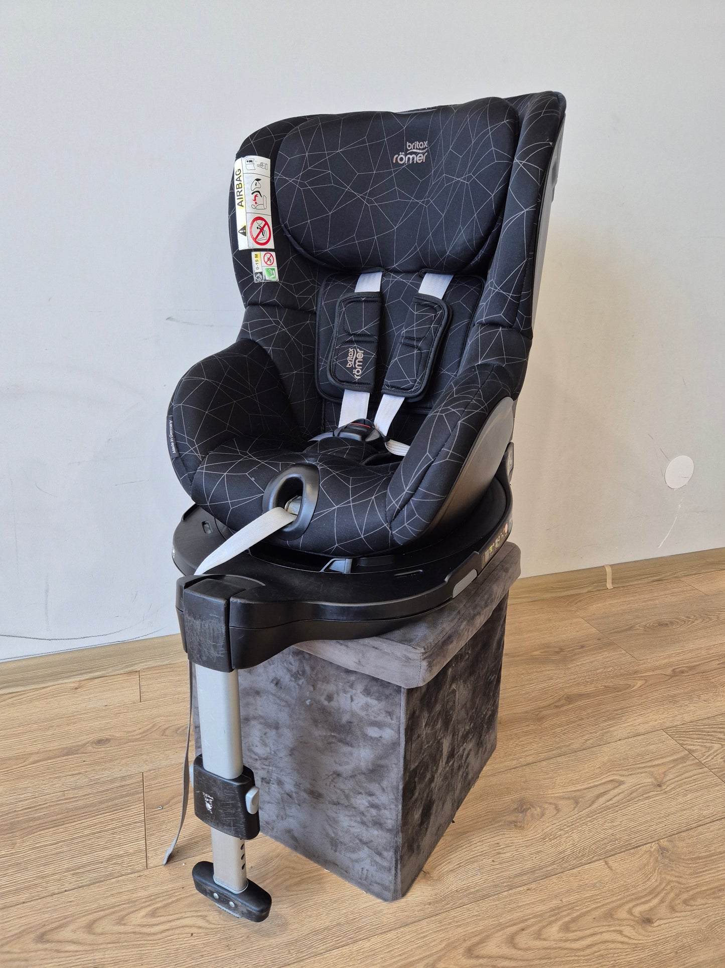 Britax Romer DualFix M i-Size 0-18kg.