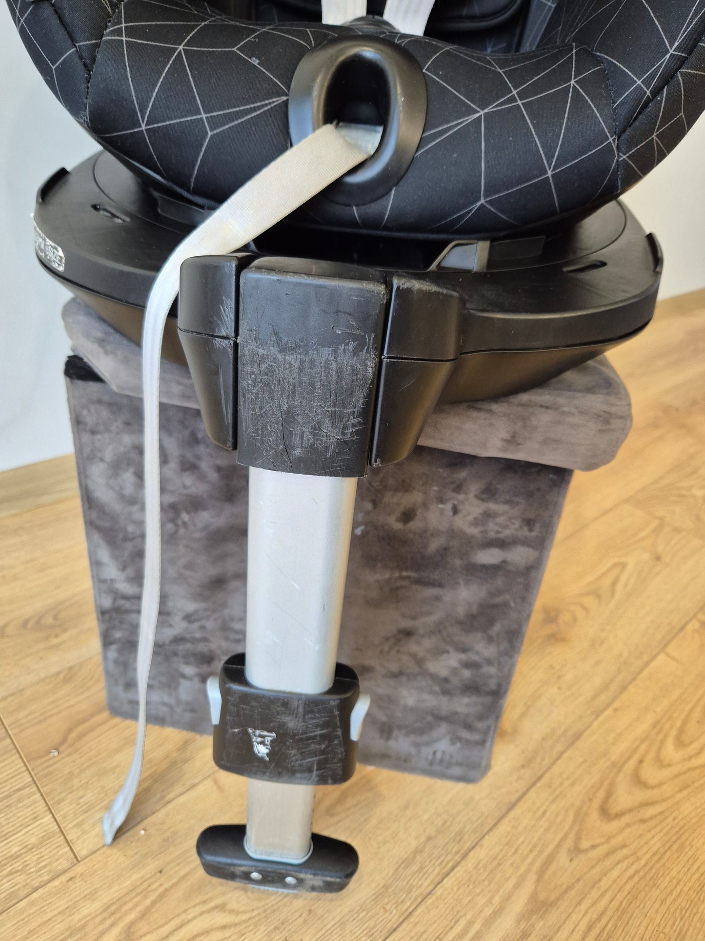 Britax Romer DualFix M i-Size 0-18kg.