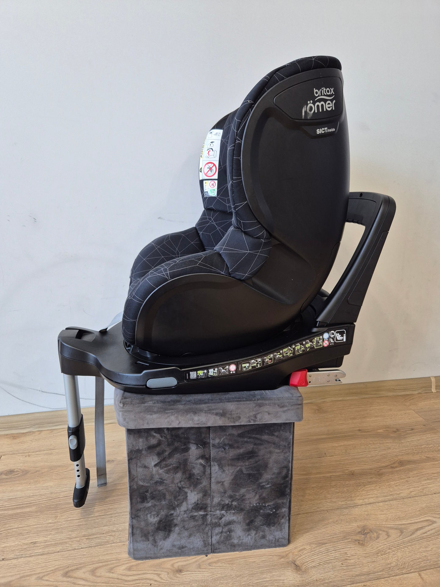 Britax Romer DualFix M i-Size 0-18kg.