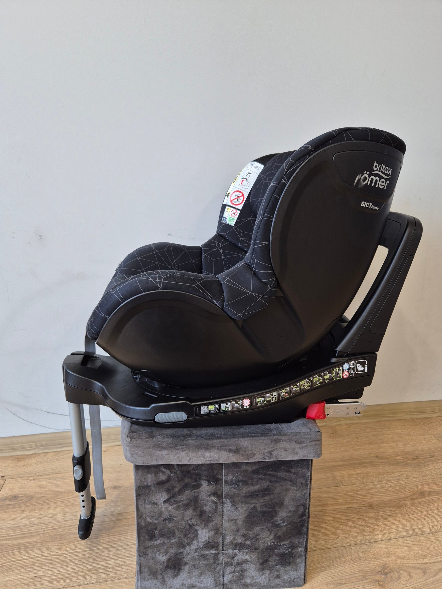 Britax Romer DualFix M i-Size 0-18kg.