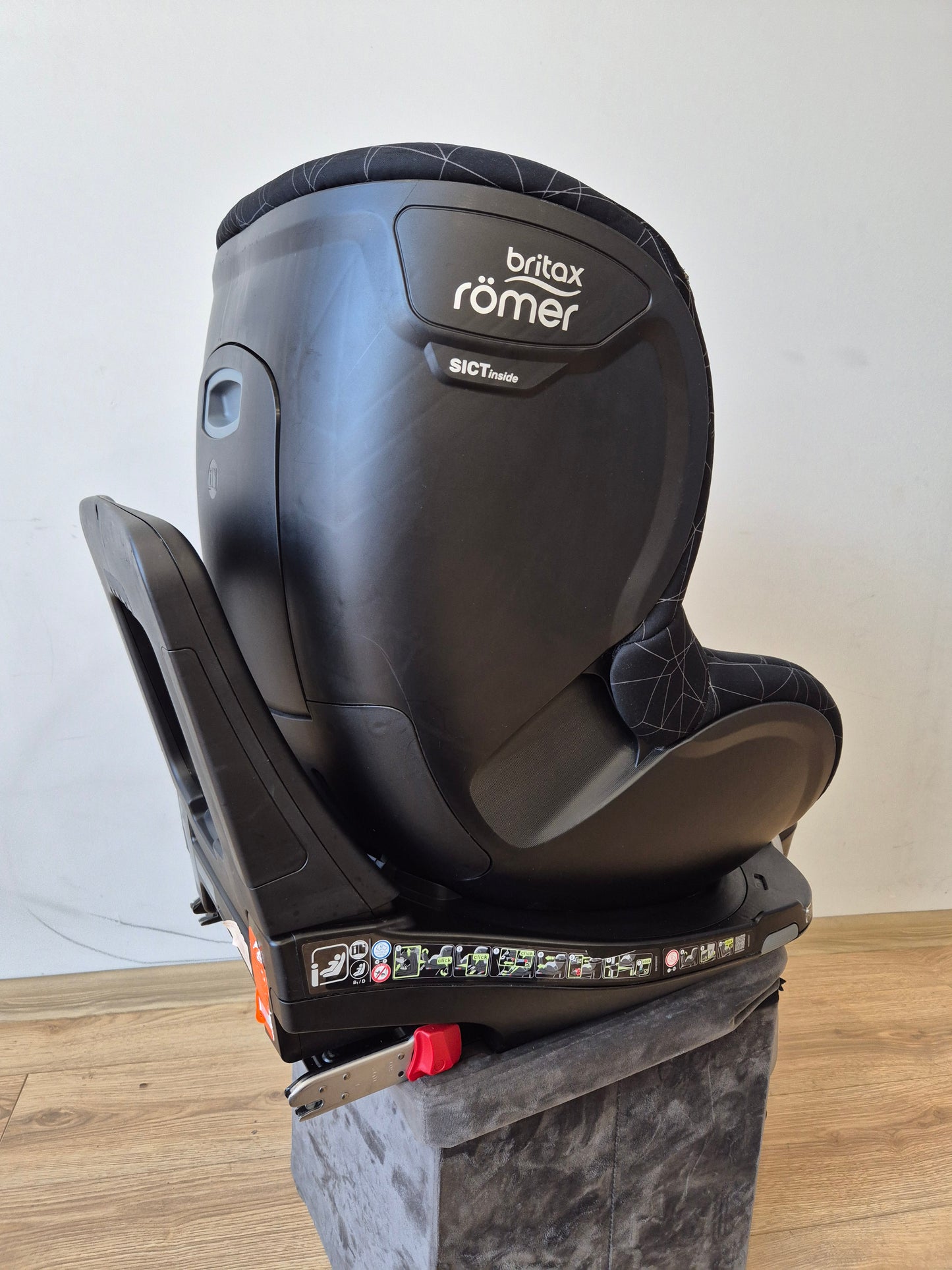 Britax Romer DualFix M i-Size 0-18kg.