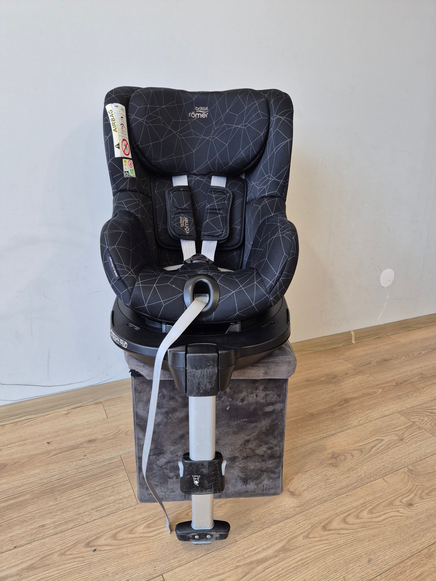 Britax Romer DualFix M i-Size 0-18kg.