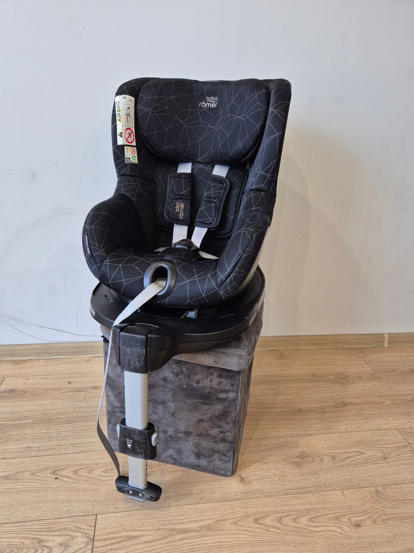 Britax Romer DualFix M i-Size 0-18kg.