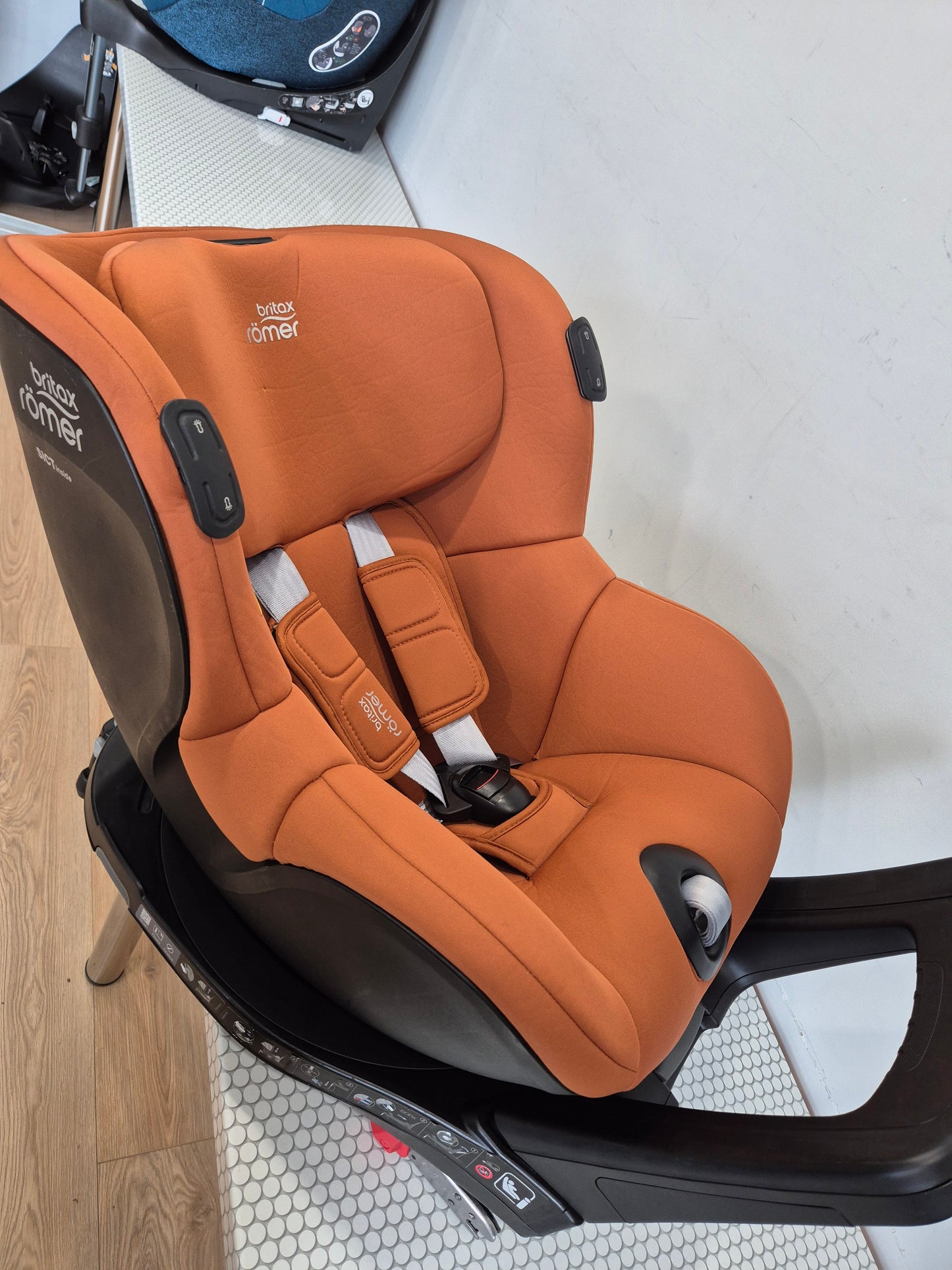 Britax DualFix iSense 0-18kg.