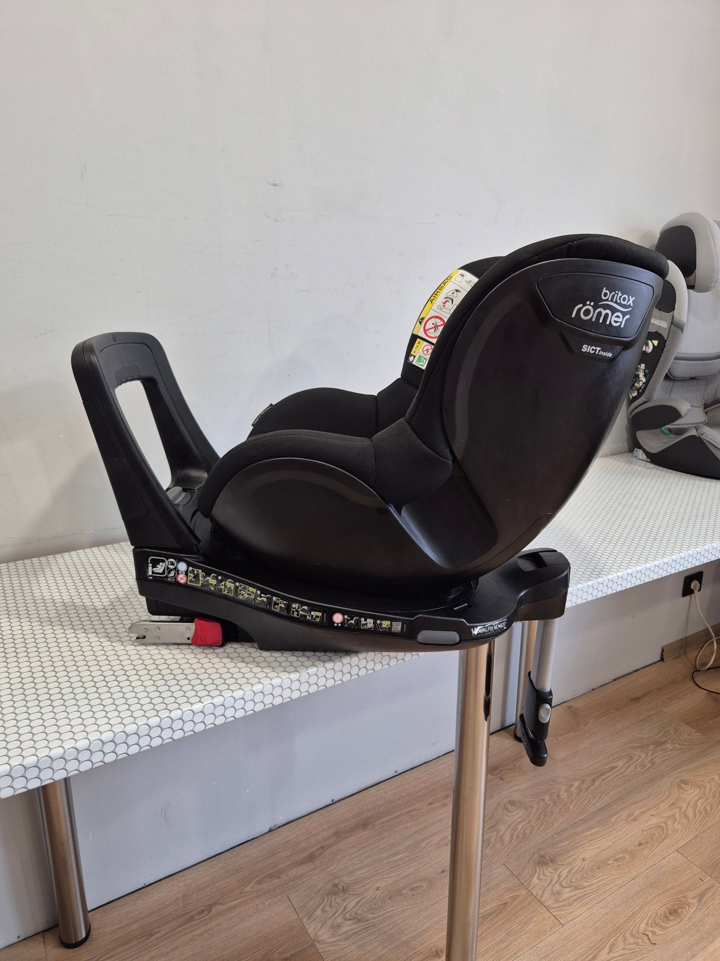 Britax DualFix M i-Size 0-18kg.