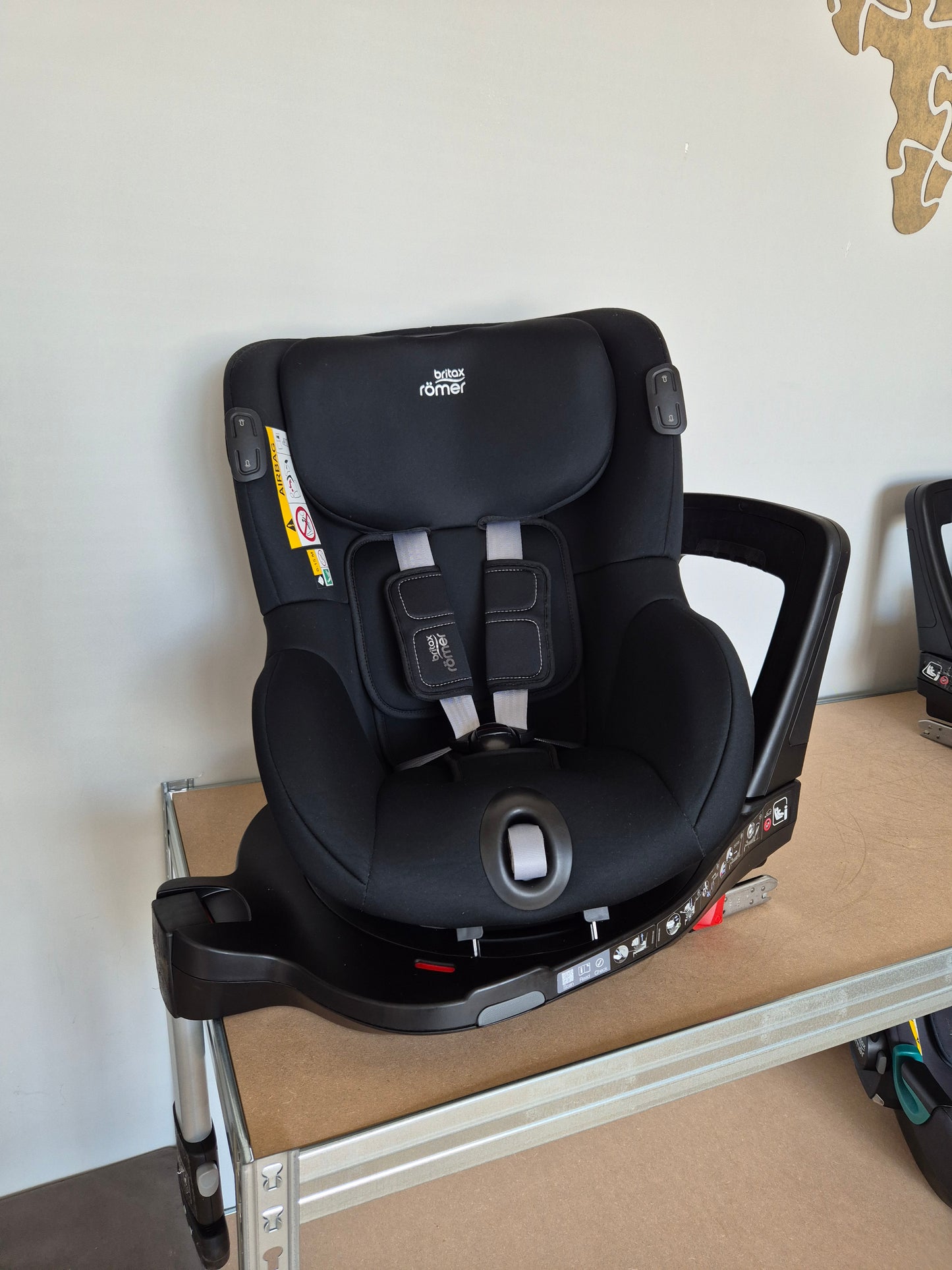 Britax DualFix iSense 0-18kg. su baze