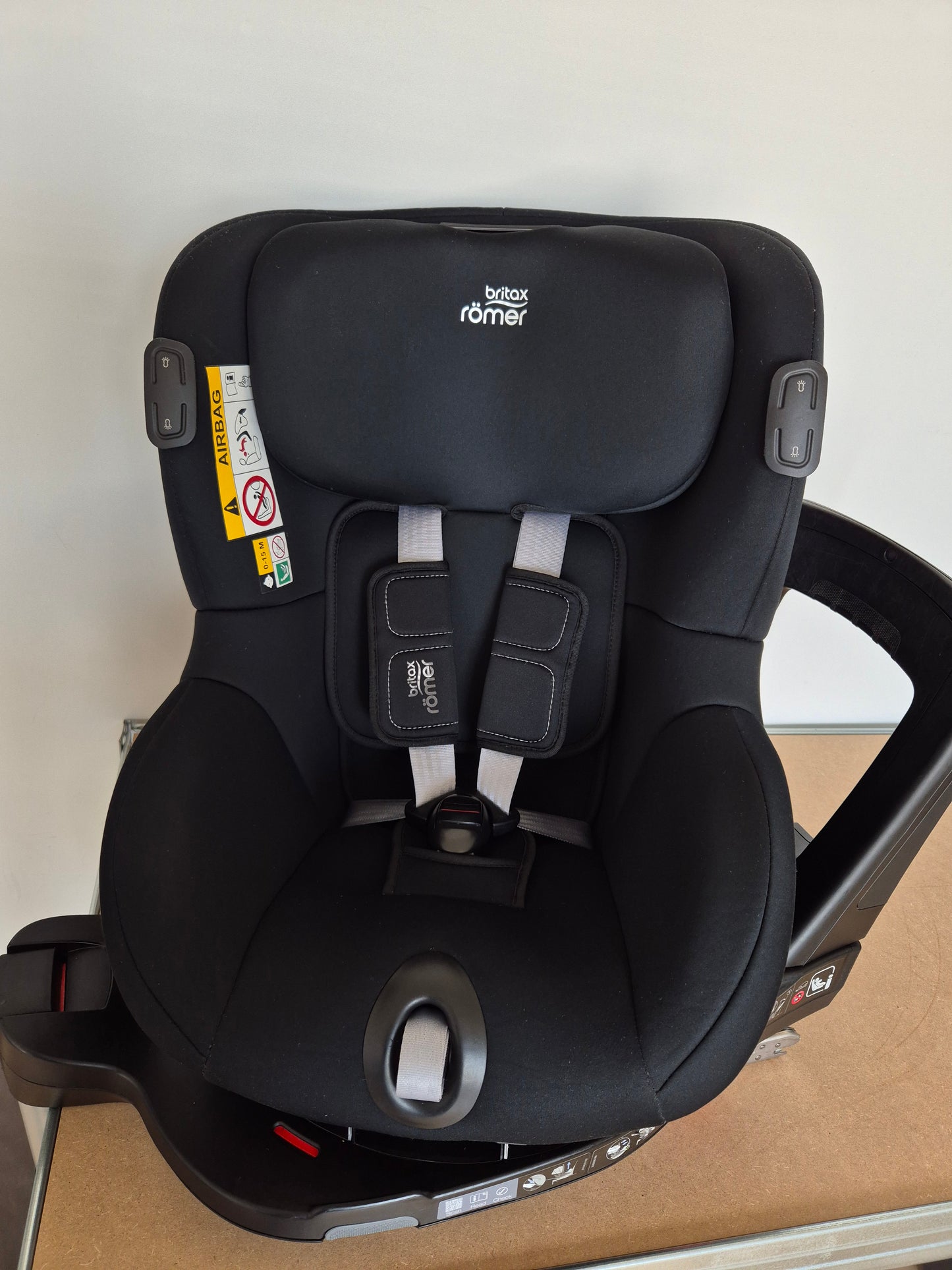 Britax DualFix iSense 0-18kg. su baze