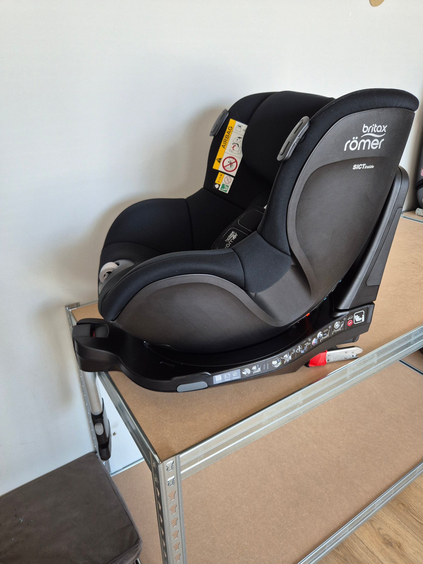 Britax DualFix iSense 0-18kg. su baze
