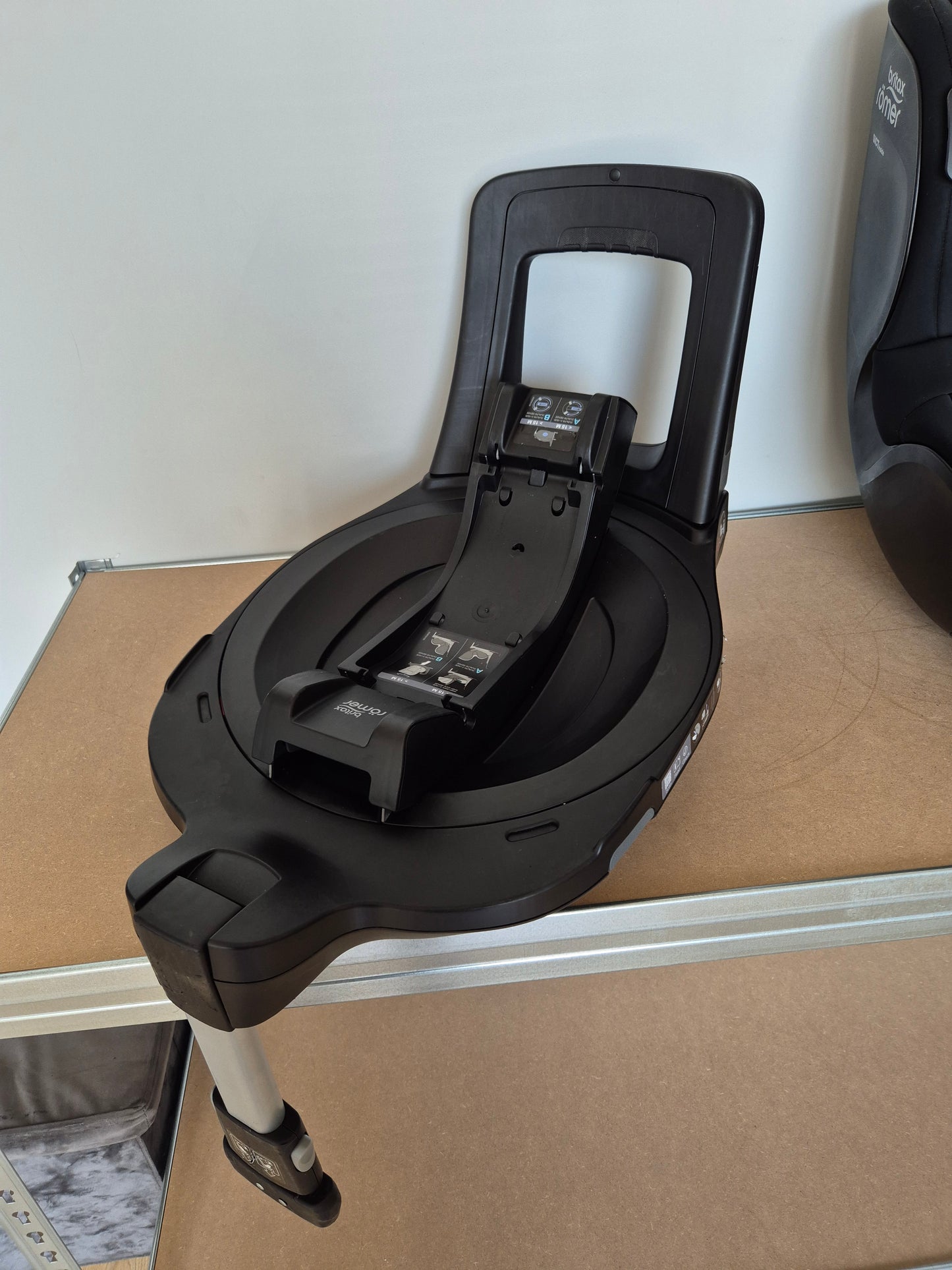 Britax DualFix iSense 0-18kg. su baze
