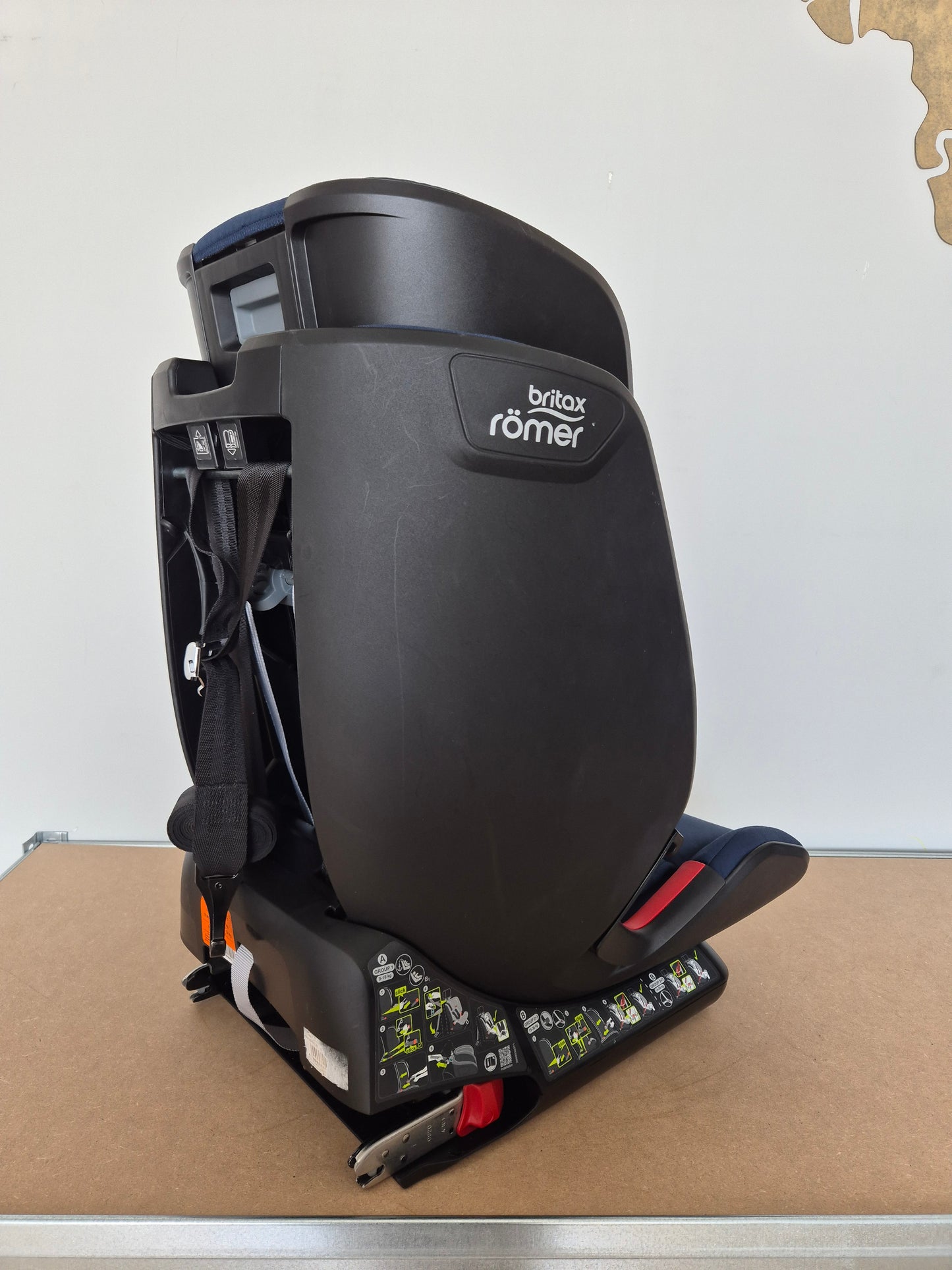 Britax Advansafix IV M 9-36kg.