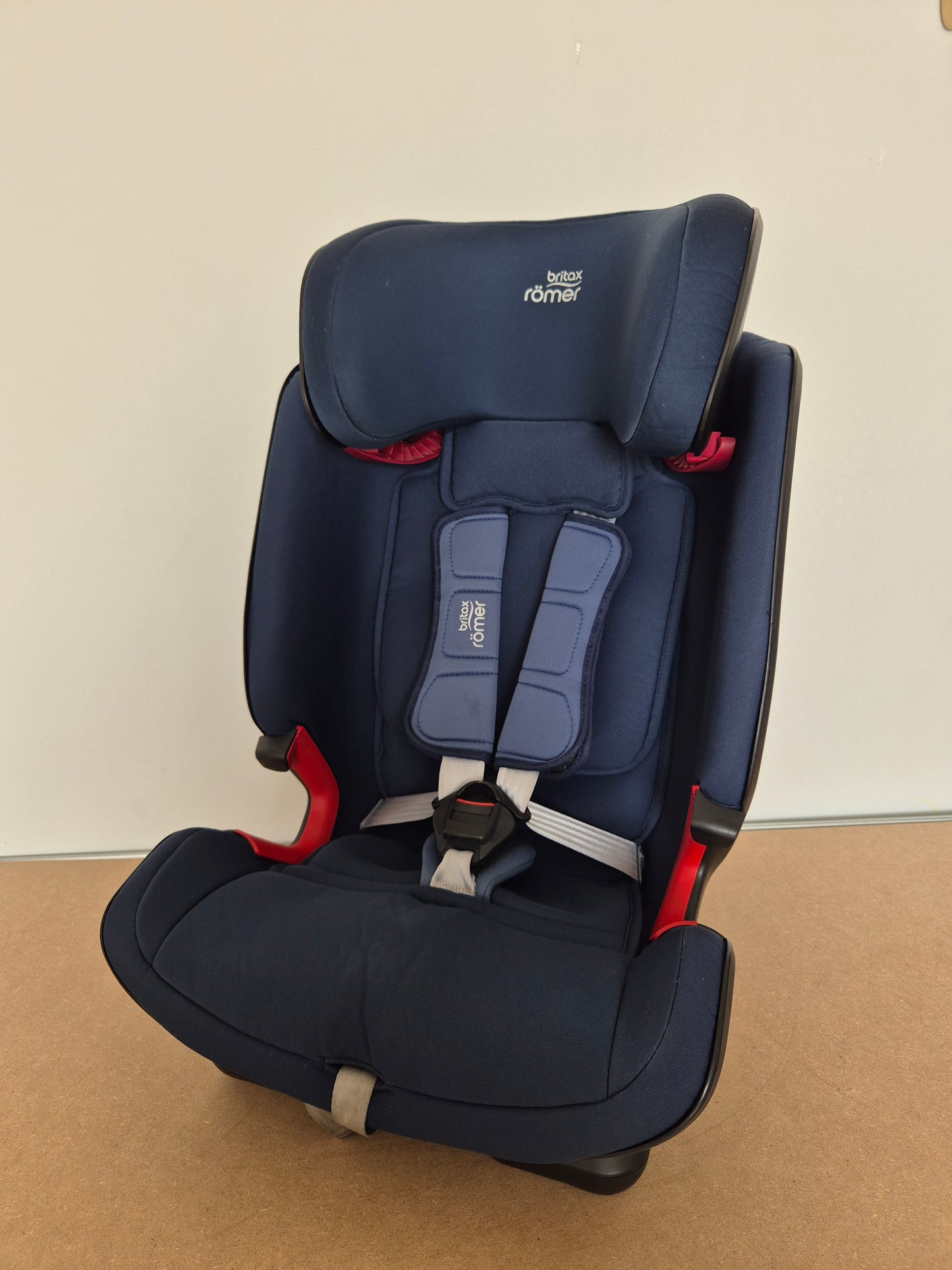 Britax Advansafix IV M 9-36kg.