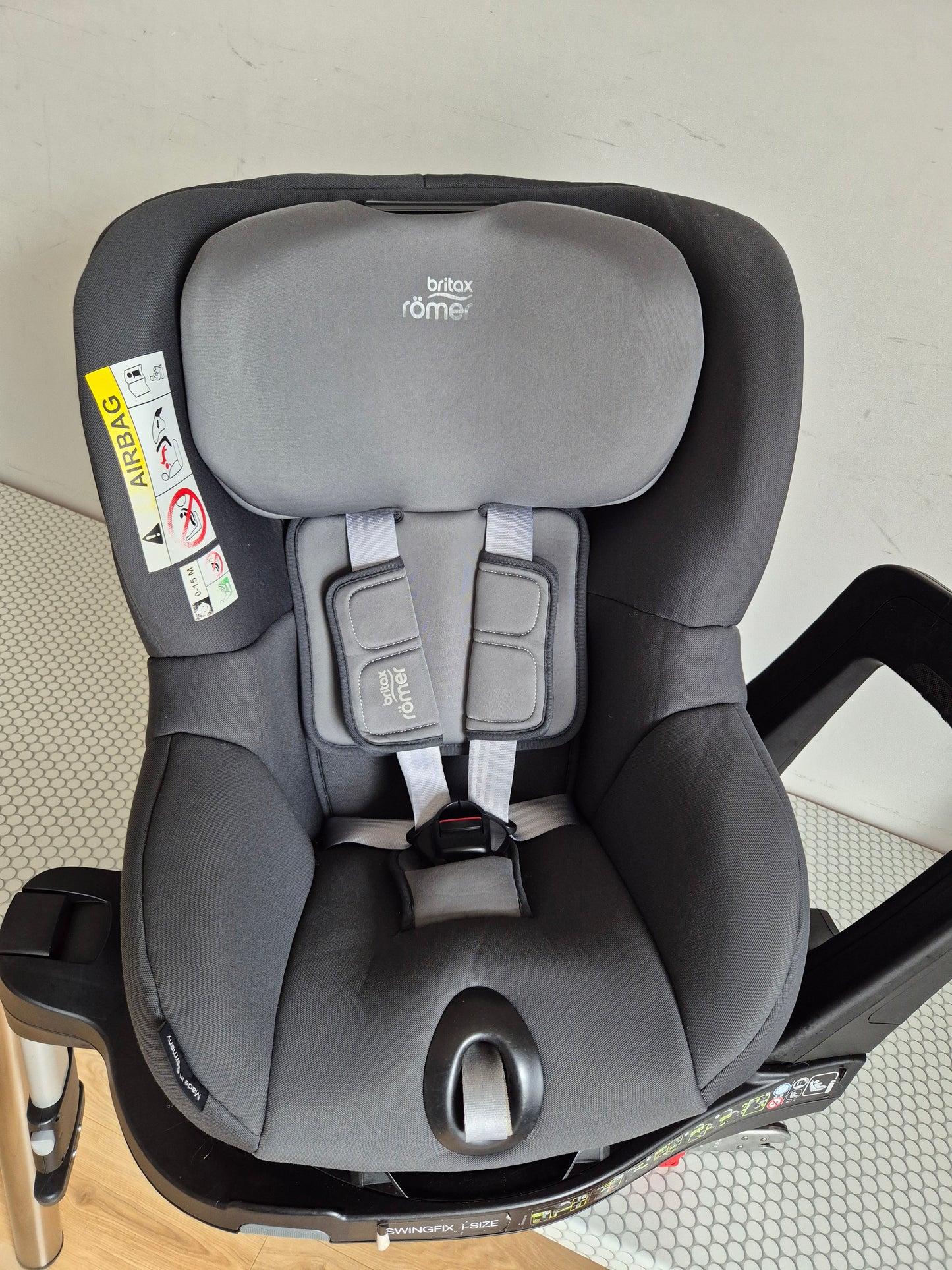 Britax SwingFix i-Size 0-18kg.