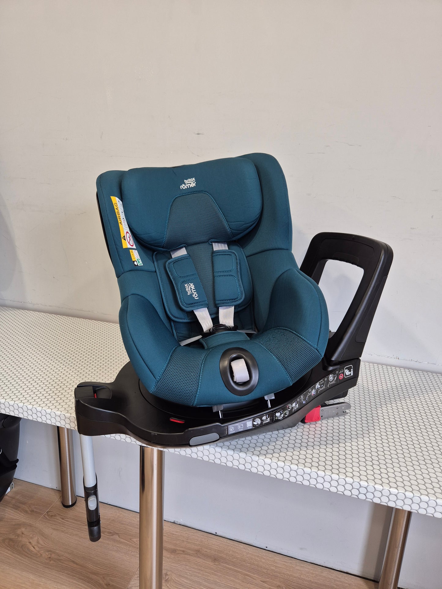 Britax DualFix3 i-Size 61-105cm. su baze