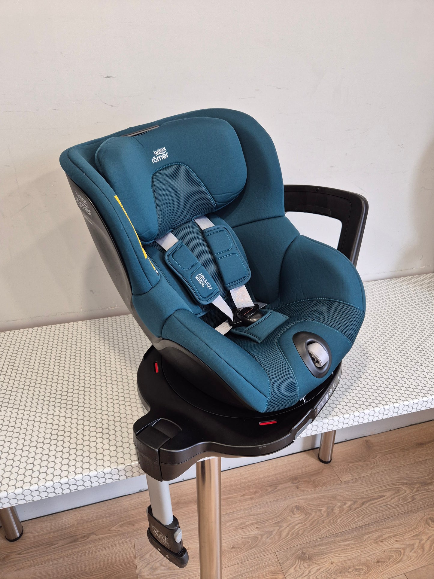 Britax DualFix3 i-Size 61-105cm. su baze